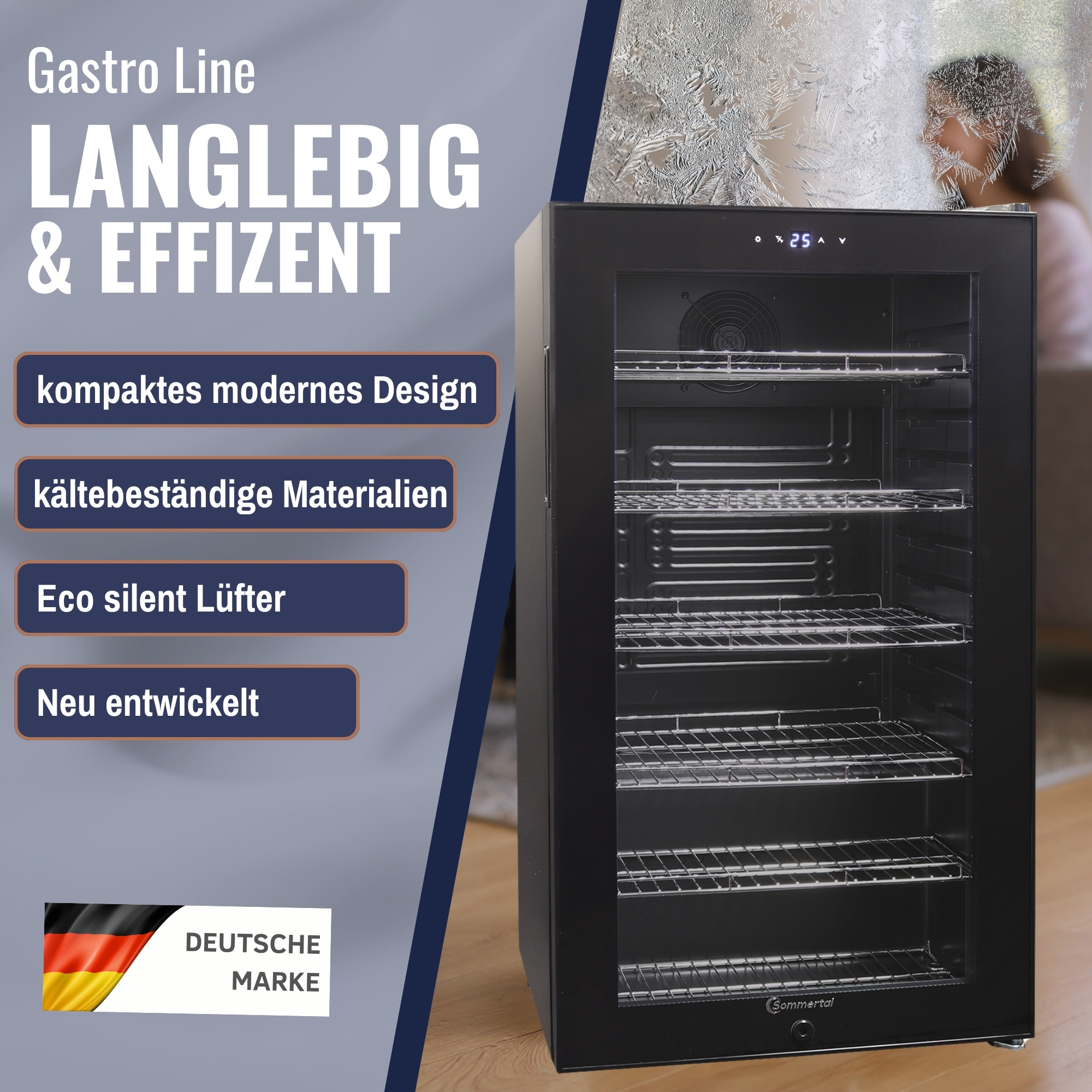 Weiß ovale Teller und ein Löffel auf einem Tisch, mit einer Tasse und einem Brief.