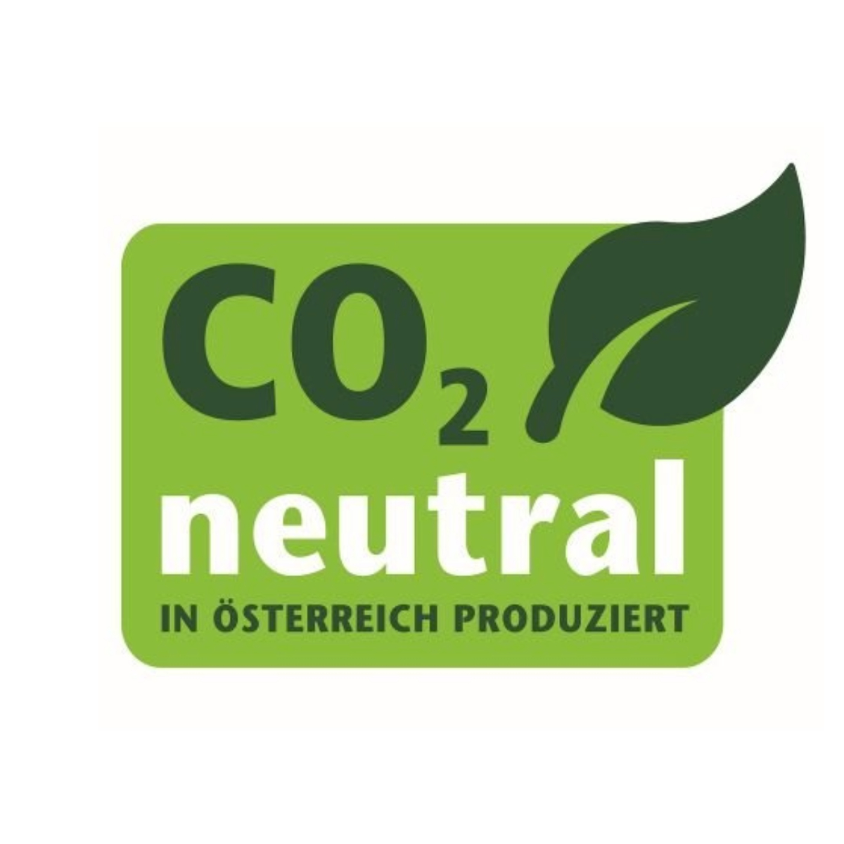 Ein grünes Quadrat mit den Worten CO2 neutral und einem Blatt. Der Text 'IN ÖSTERREICH PRODUZIERT' steht darunter.