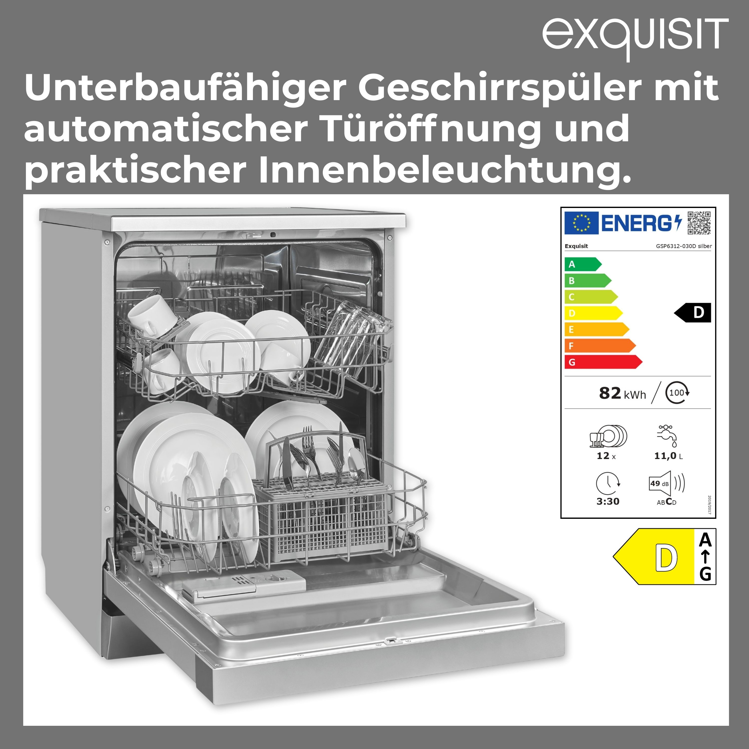 Ein offener Exquisit Geschirrspüler mit Geschirr im Inneren, der seine Innenbeleuchtung und die Energieeffizienzklasse D hervorhebt.