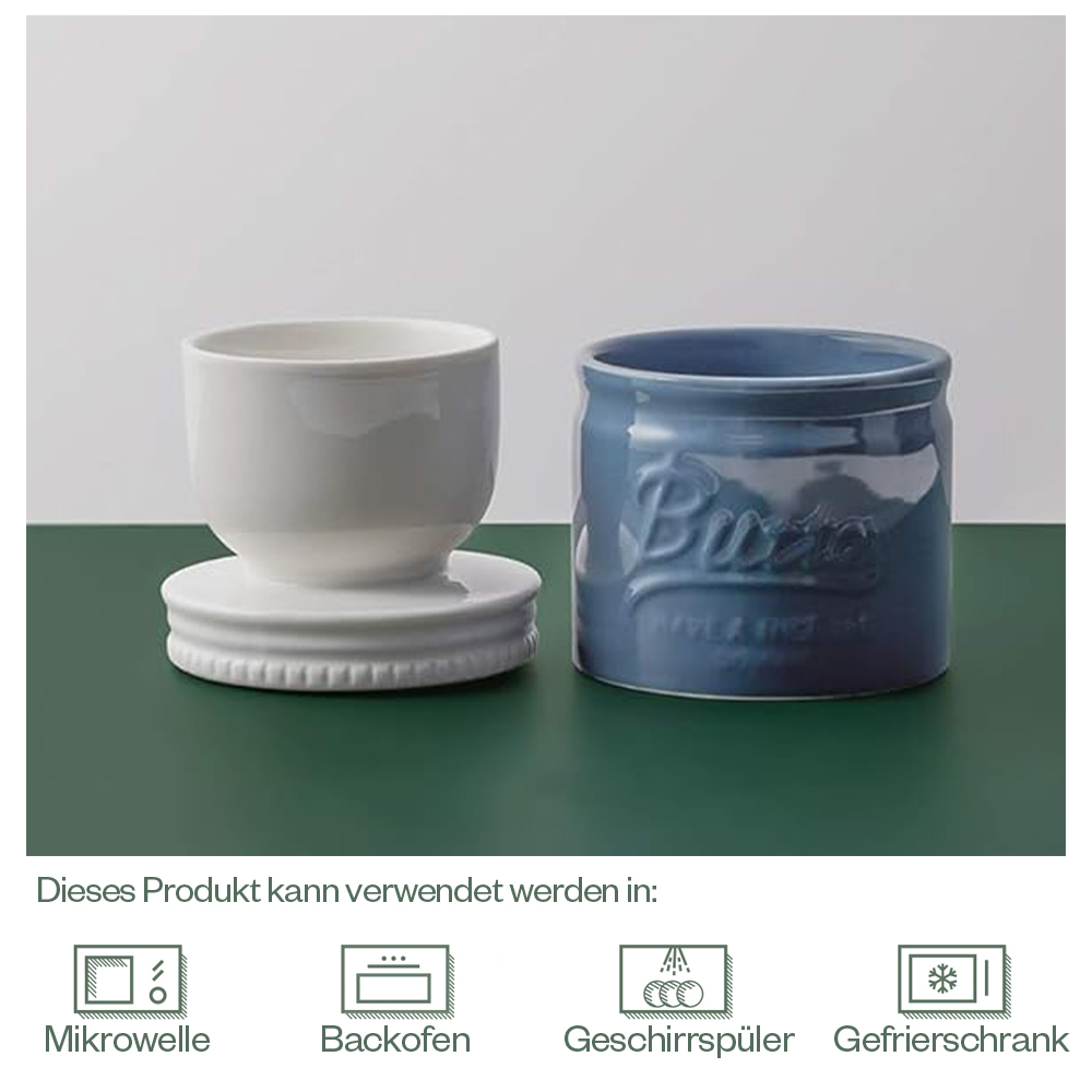 Eine weiße Butterdose und eine blaue Butterdose. Die Dose hat einen Deckel und die Aufschrift 'Butter'.