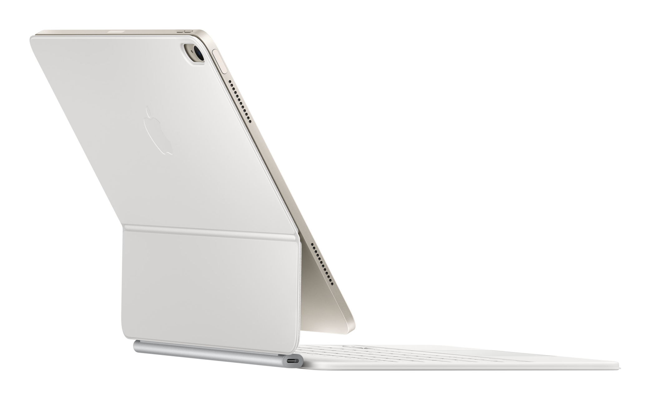 Un tablet bianco con una custodia per tastiera bianca, angolata aperta. Il logo Apple è visibile sul retro del tablet.