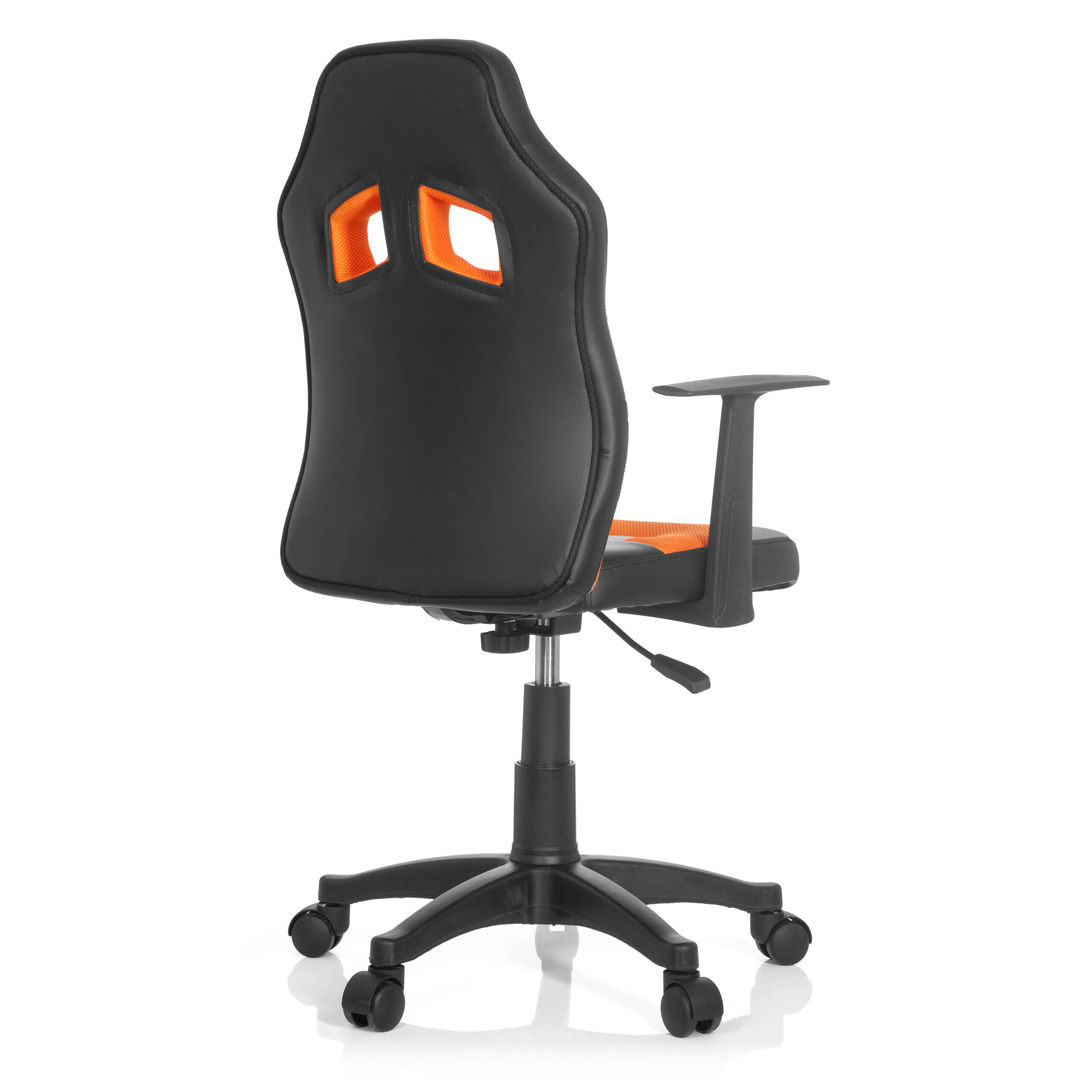 Rückansicht eines schwarz-orangen Gaming-Stuhls mit Armlehnen und einem Fünf-Rollen-Fußkreuz auf weißem Hintergrund.