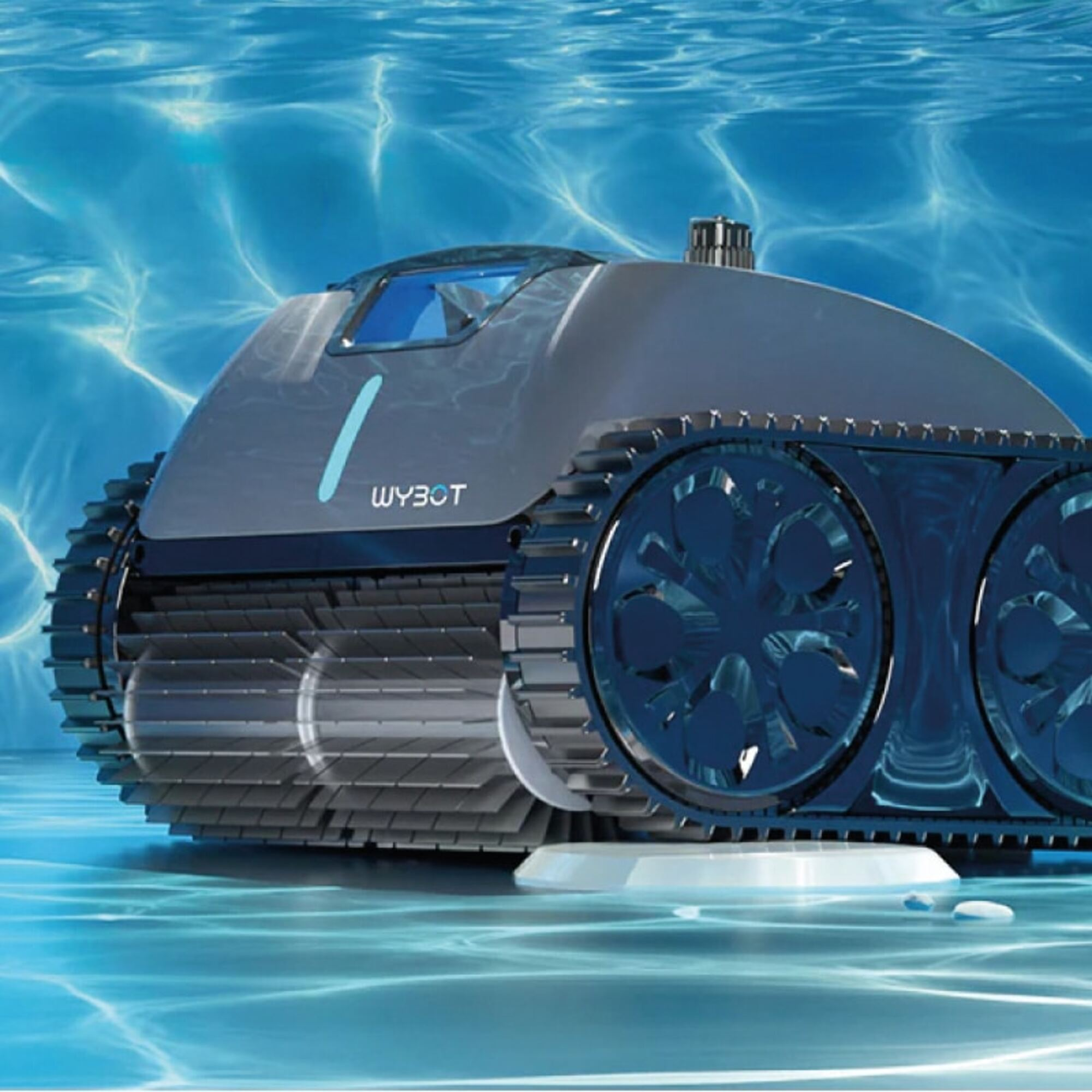 Robot pulitore subacqueo con cingoli, acqua blu e il logo Wybot sul lato.