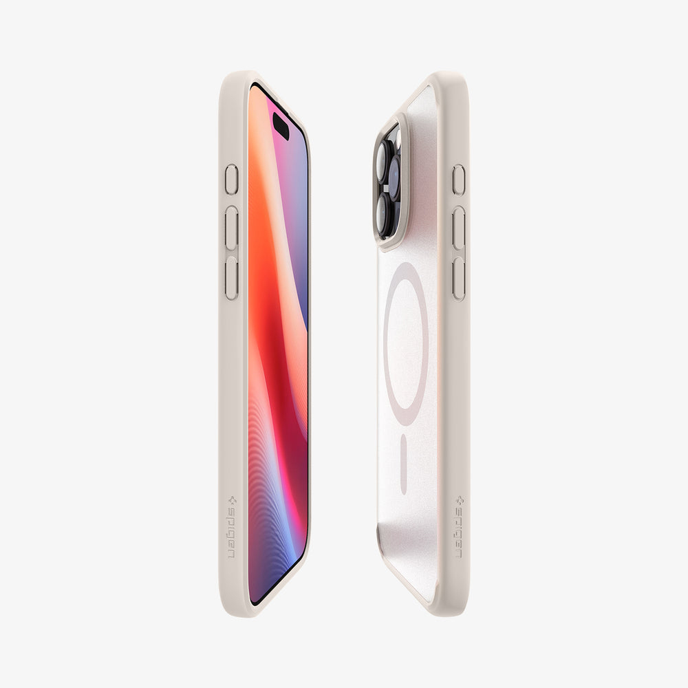 Twee telefoons met hoesjes, naast elkaar. Eén toont het scherm, de ander de achterkant met de camera.