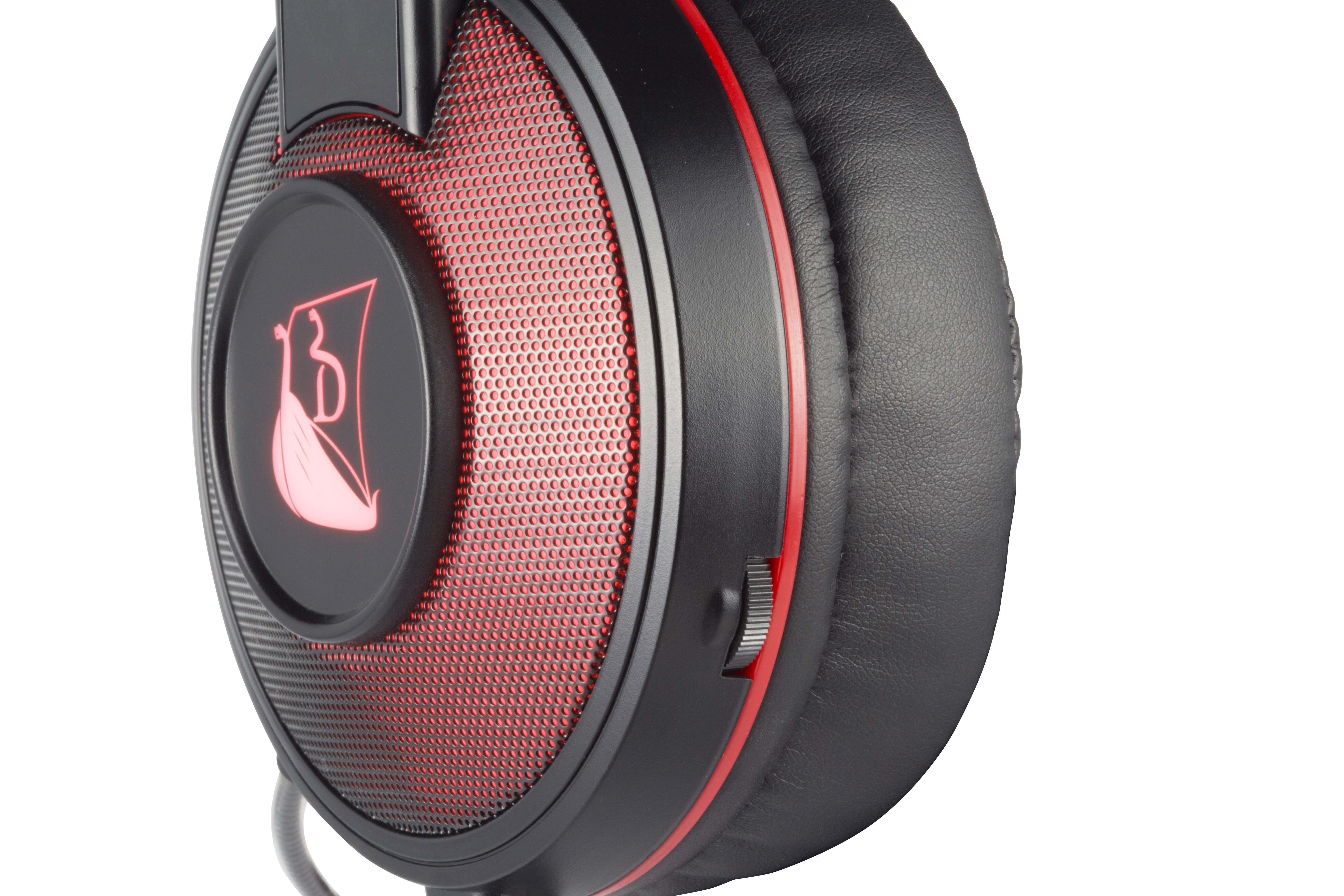 Schwarzes und rotes Gaming-Headset mit rotem Licht und Lautstärkeregler, isoliert auf Weiß.