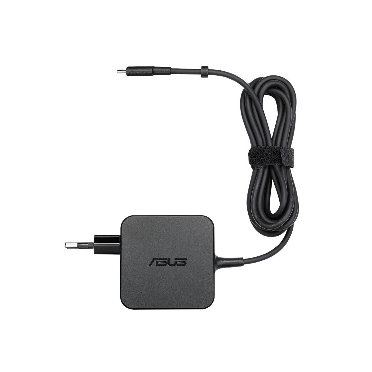 Schwarzes ASUS-Ladegerät mit schwarzem Kabel und Stecker. Weißer Hintergrund.