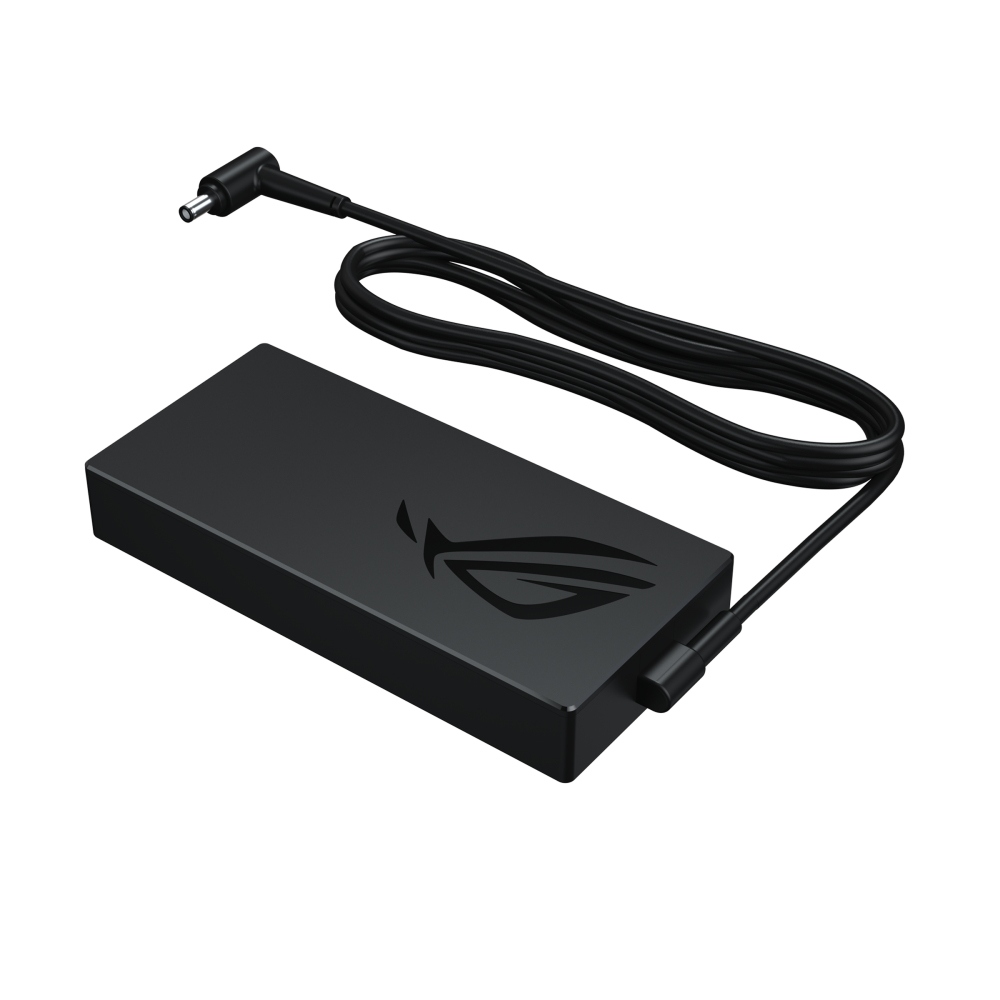 Schwarzes ROG-Netzteil mit Kabel und Stecker auf weißem Hintergrund.