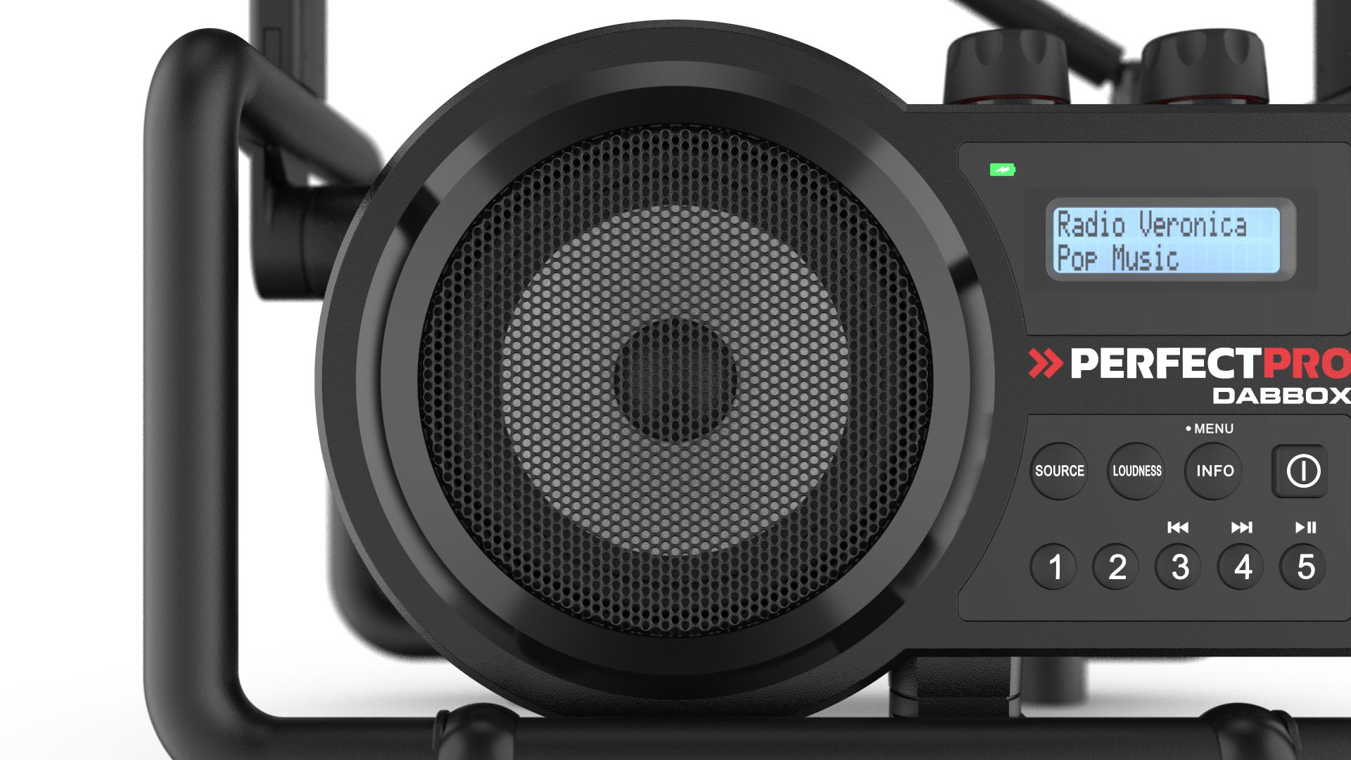 Primo piano di una radio PerfectPro DABBOX nera, che mostra l'altoparlante, il display e i pulsanti.
