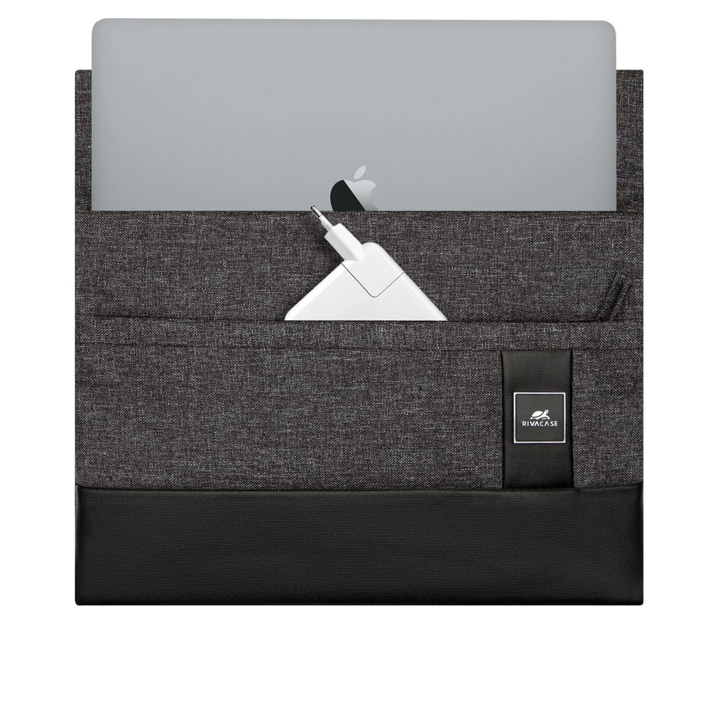 Eine graue Laptoptasche mit schwarzem Boden. Ein Laptop und ein Ladegerät befinden sich in der Hülle.