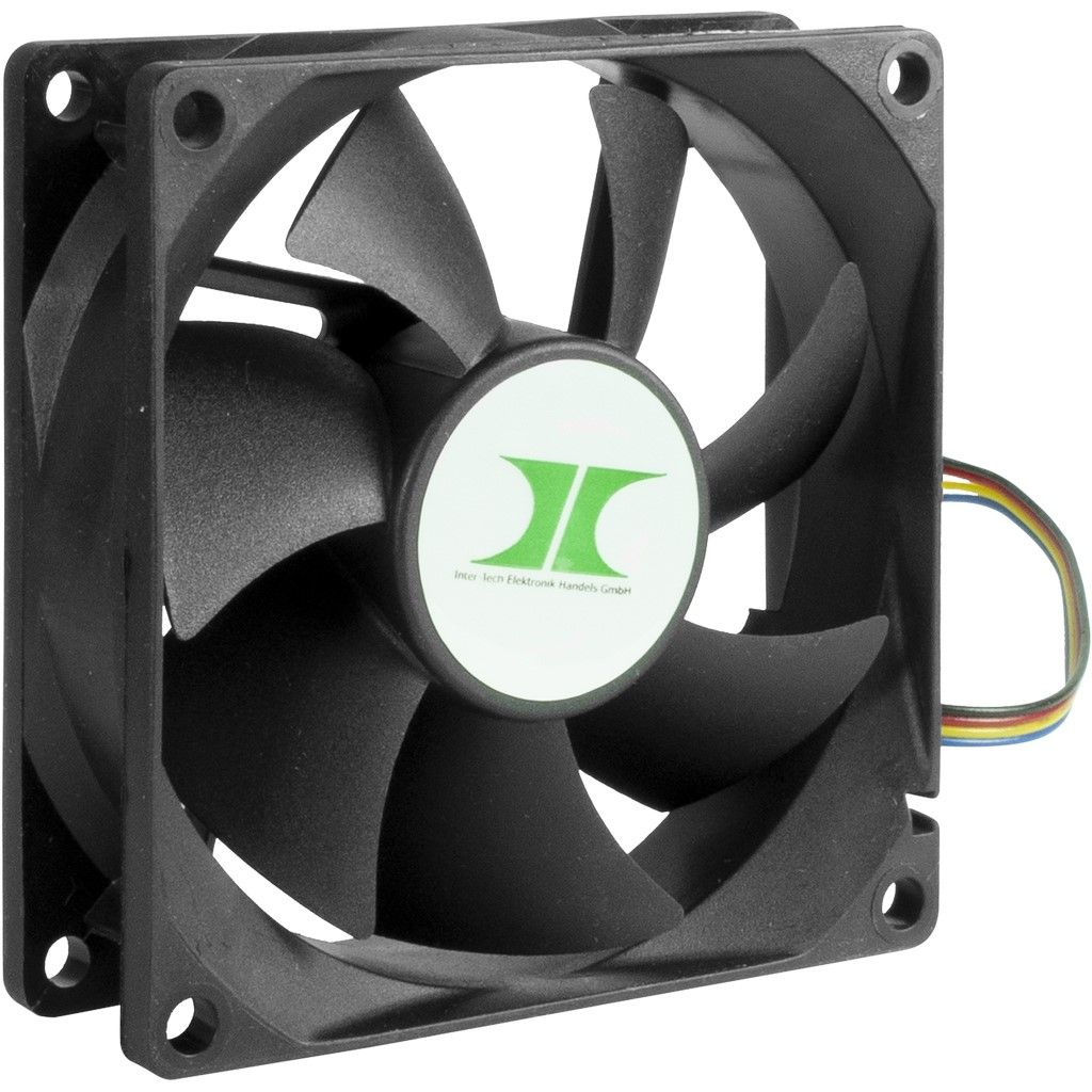 Ventilateur d'ordinateur noir avec quatre pales. Logo vert et blanc au centre. Fils s'étendant sur le côté.