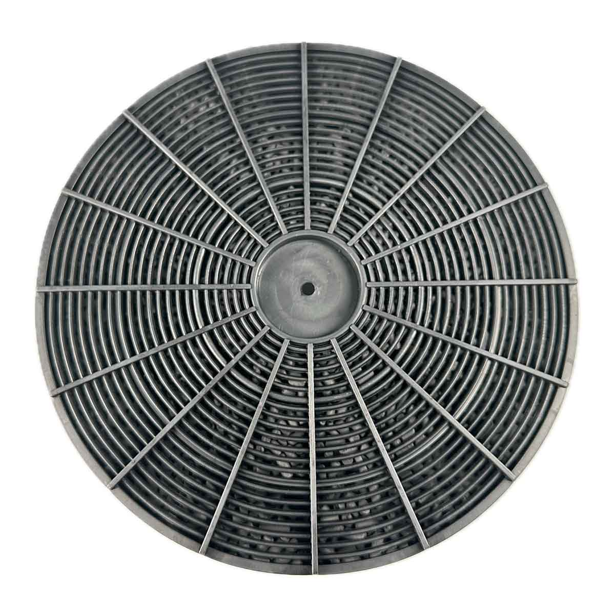 Ein schwarzer, kreisförmiger Ventilator mit radialen Rillen. Die Mitte hat einen kleinen, vertieften Bereich.