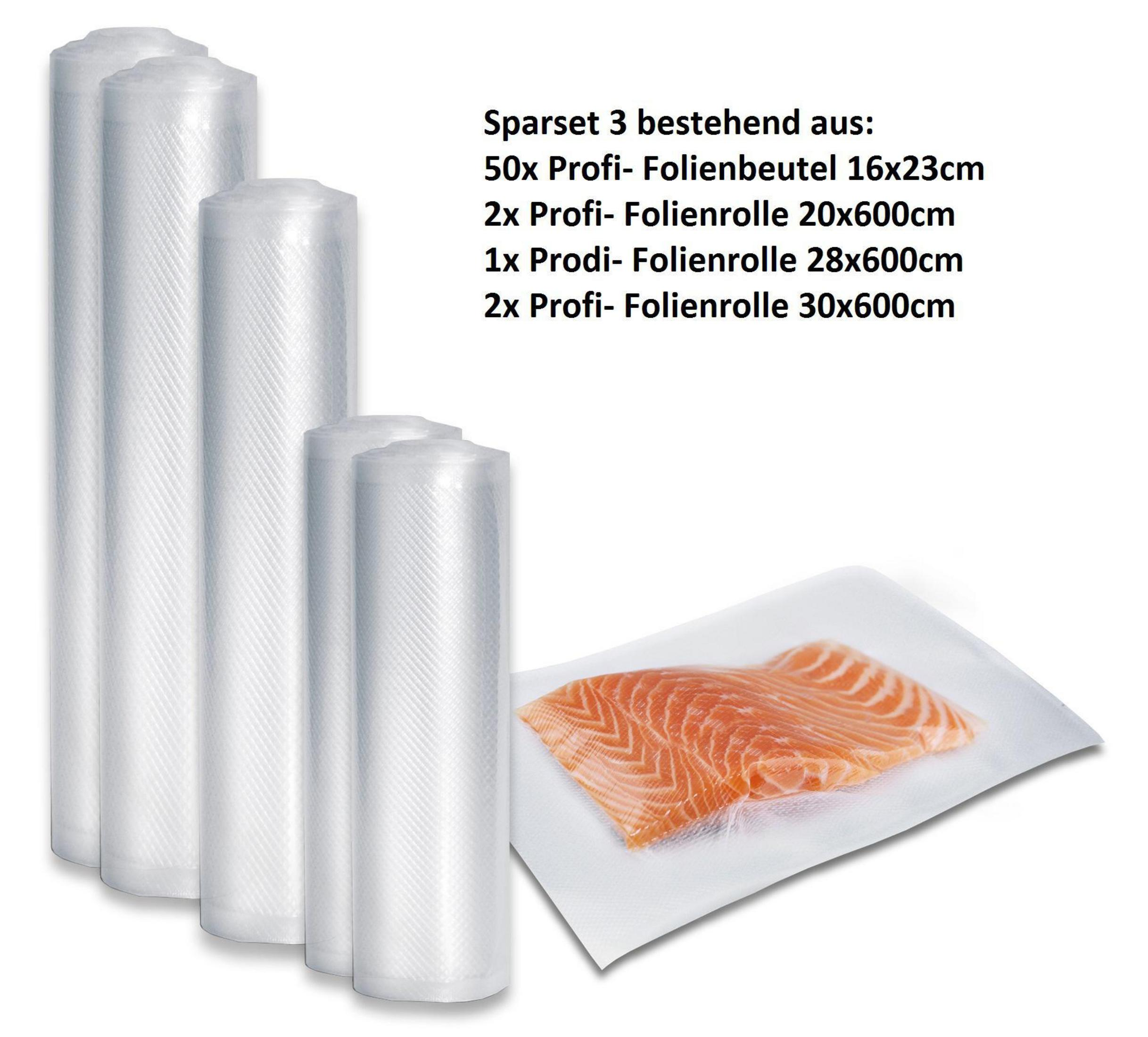Vakuumierrollen und -beutel mit einem Lachskotelett auf weißem Hintergrund.