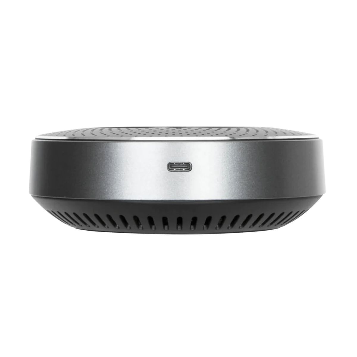 Un altoparlante nero con una porta USB-C. È una vista laterale ravvicinata. La parte inferiore ha molti fori.