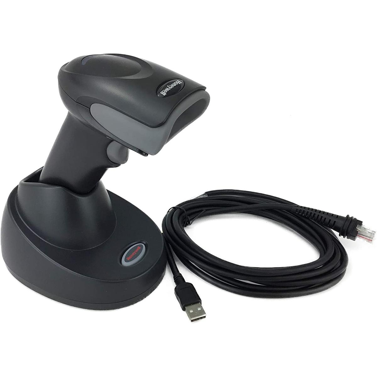 Ein schwarzer Barcodescanner auf seiner Basis, ein USB-Kabel und ein schwarzes Kabel auf weißem Hintergrund.