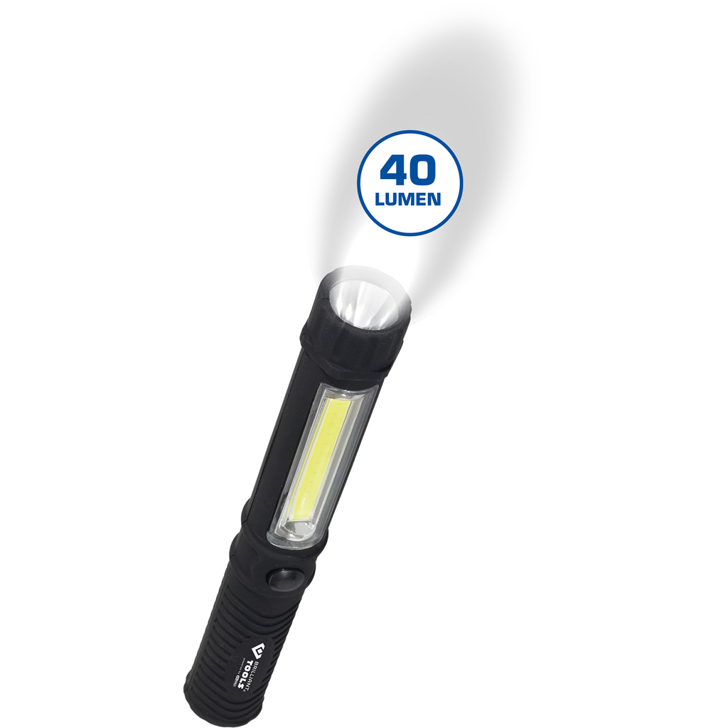 Eine schwarze Taschenlampe mit einem 40-Lumen-Etikett, die einen Lichtstrahl aussendet, auf weißem Hintergrund.