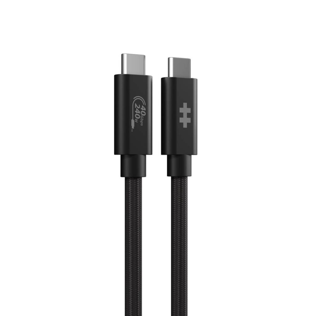 Due cavi USB-C neri, affiancati. Uno mostra il logo di un martello e una falce incrociati.