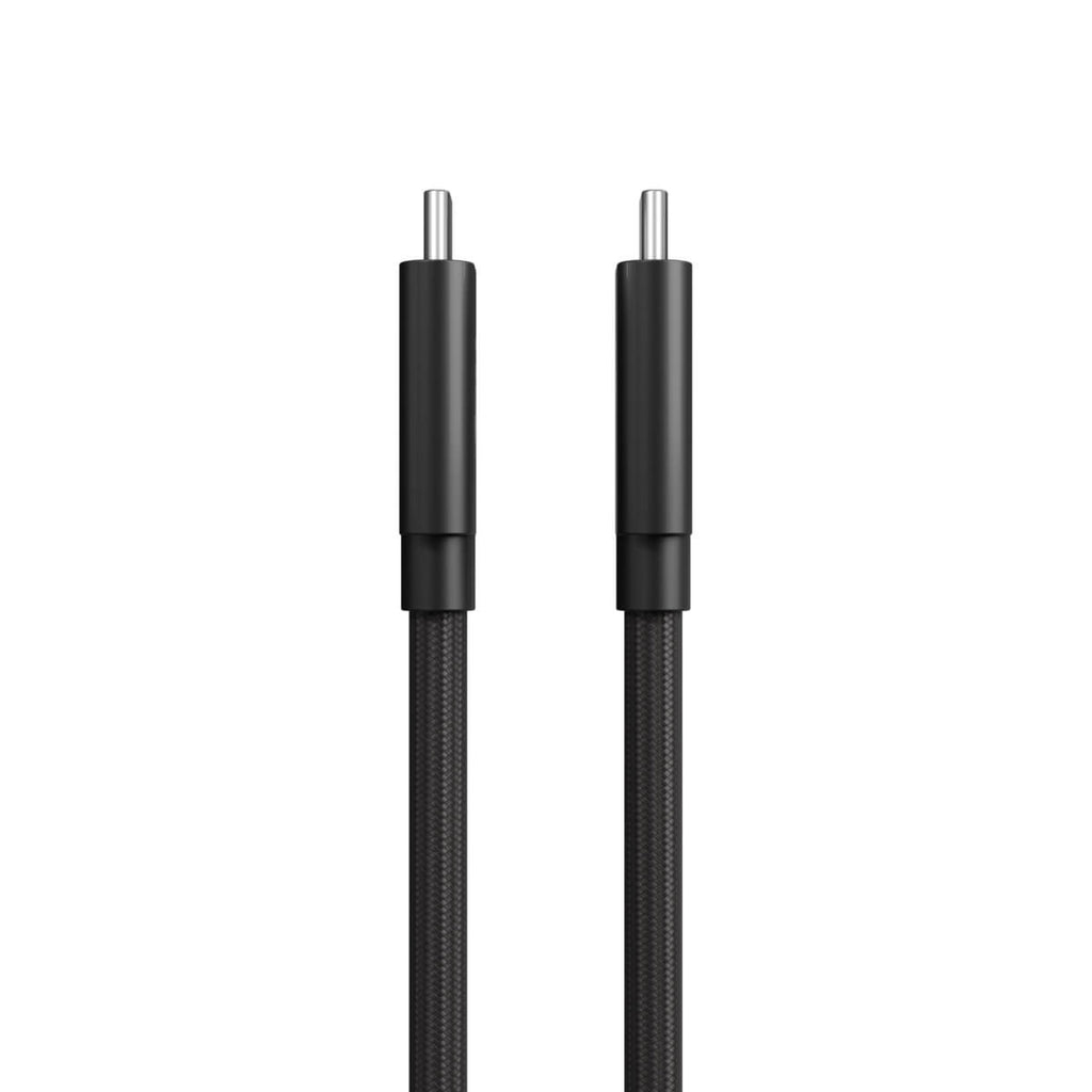 Due cavi USB-C neri, affiancati. Entrambi i cavi hanno connettori neri e cavi intrecciati neri.