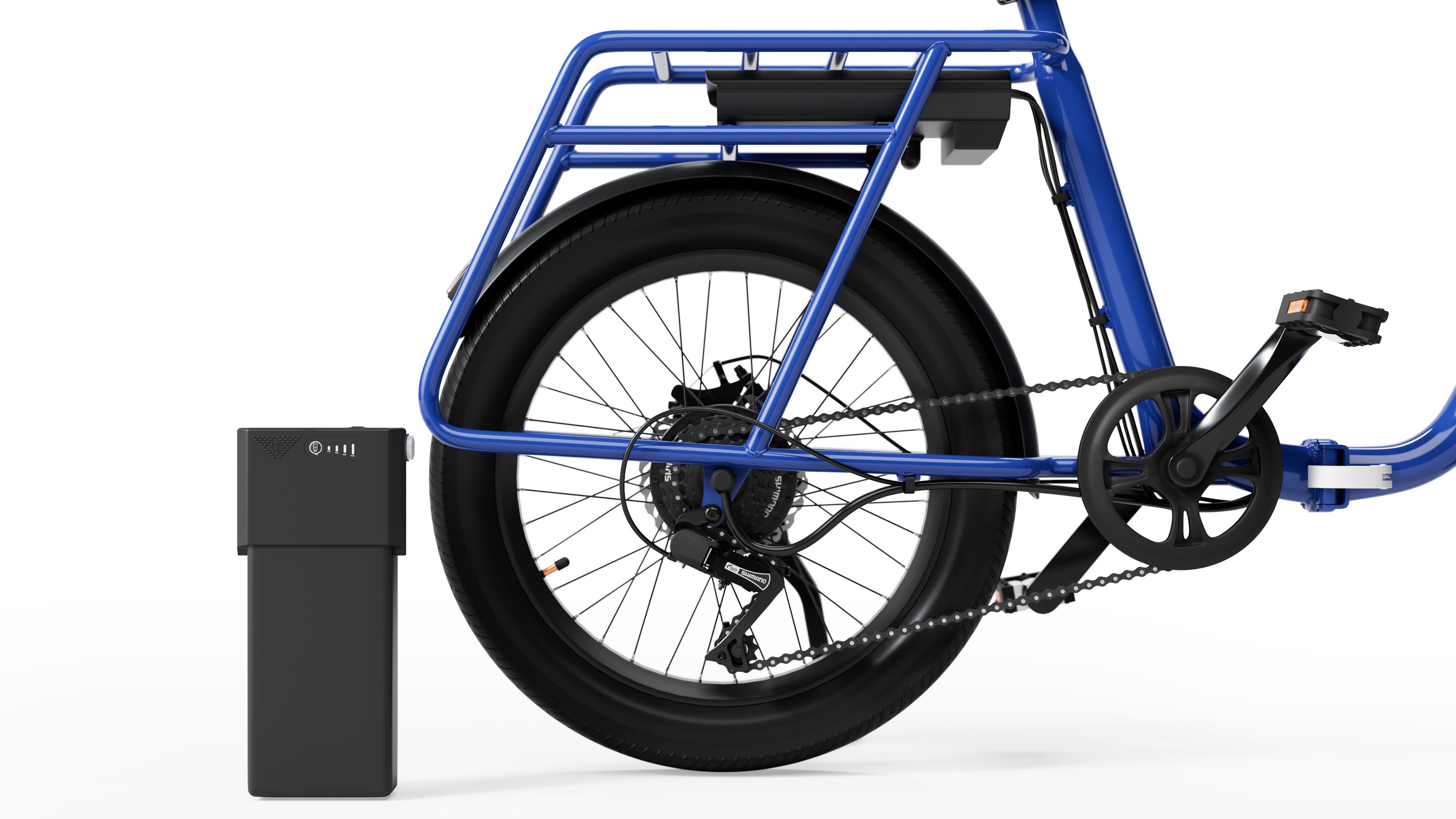 Blaues Elektrofahrrad-Hinterrad, Batterie und Kette. Das Fahrrad ist teilweise vor weißem Hintergrund gezeigt.