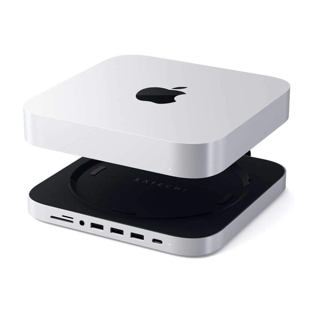 Silberner Apple Mac Mini Computer, Oberteil von der Basis getrennt. Hat ein schwarzes Apple-Logo. Eine schwarze Basis ist sichtbar.