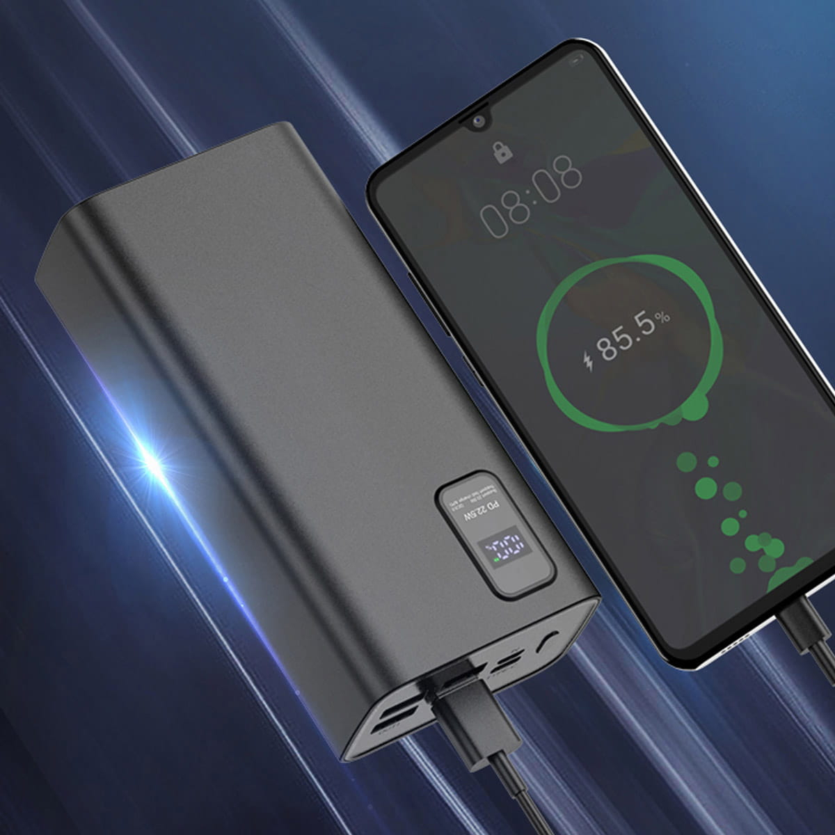 Eine schwarze Powerbank, die ein Smartphone auflädt. Das Telefon zeigt einen Ladevorgang von 85,5%.