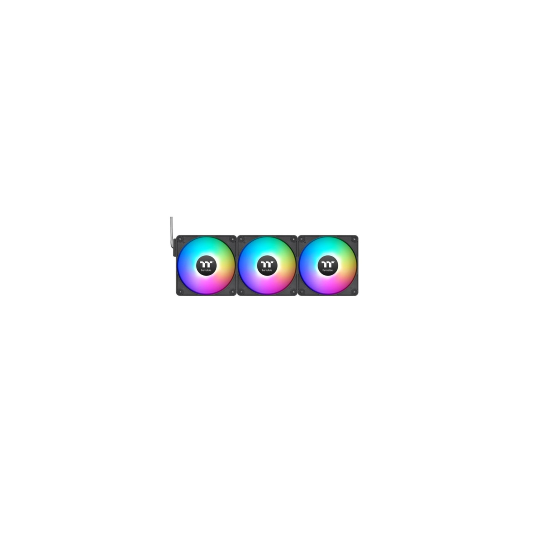 Trois ventilateurs d'ordinateur noirs avec éclairage RGB, disposés en ligne, sur fond blanc.