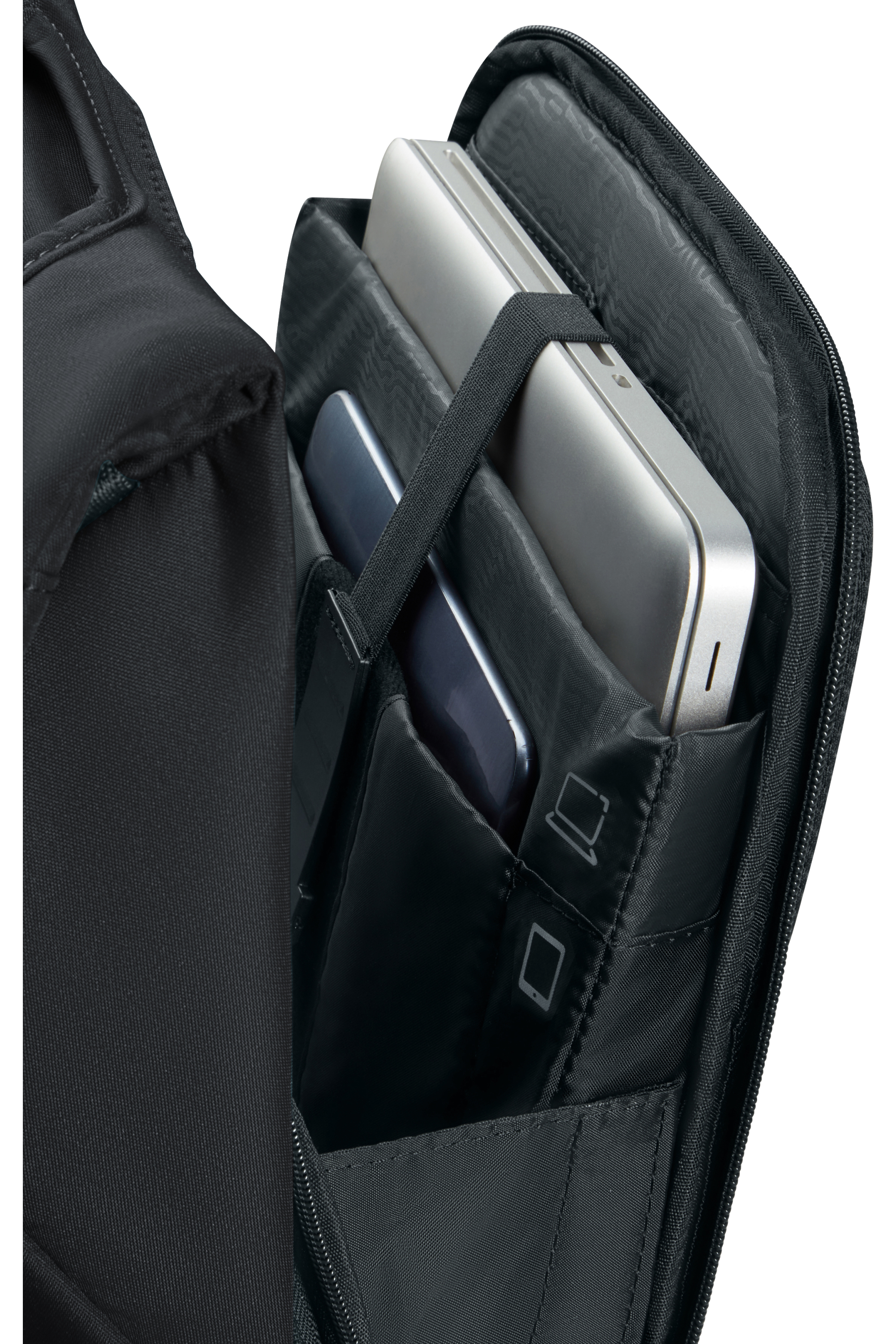 Nahaufnahme des Inneren eines schwarzen Rucksacks. Fächer halten Laptop und zwei Telefone.