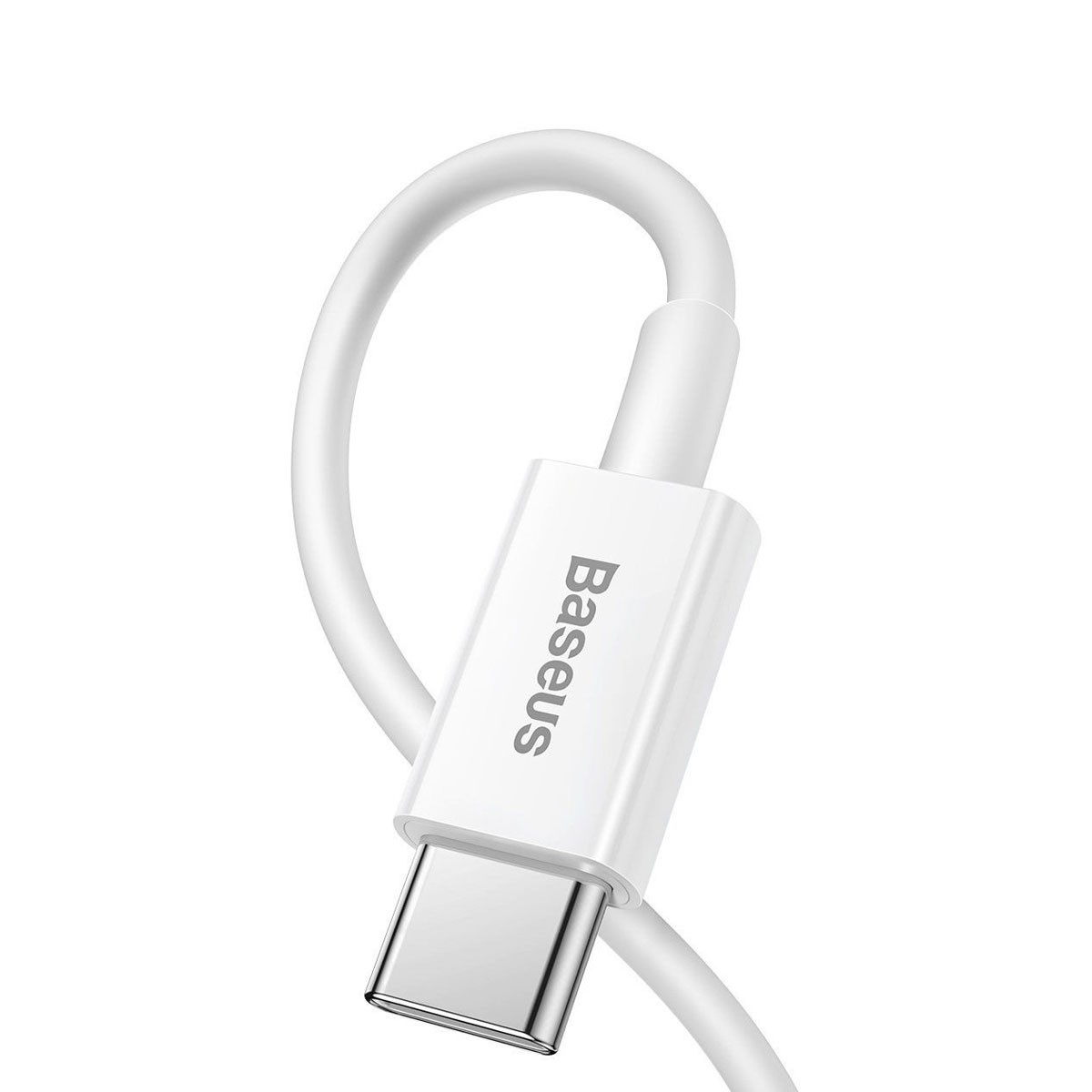 Un cavo USB-C bianco con il logo Baseus sul connettore.