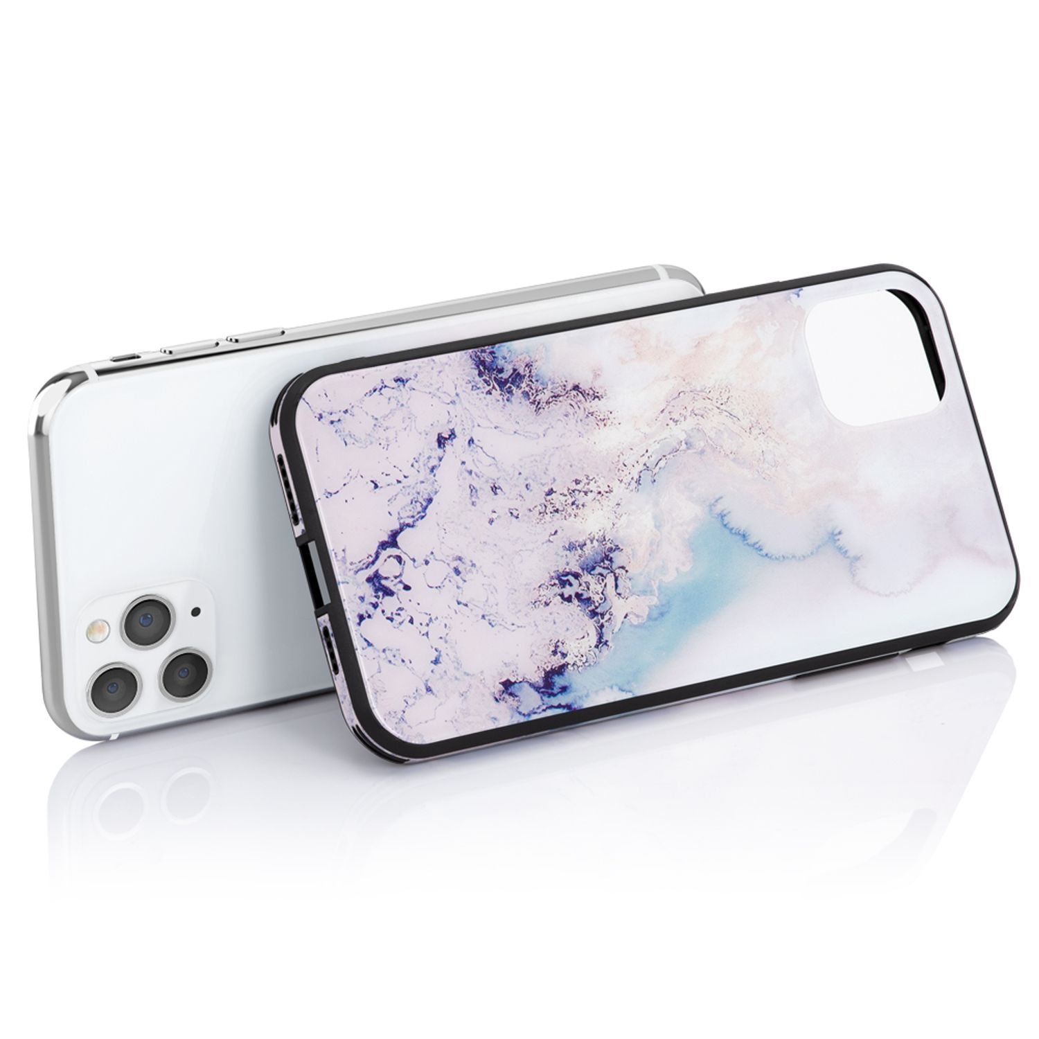 Ein Telefon mit einer Hülle. Die Hülle hat ein Marmordesign. Das Telefon steht auf einer weißen Oberfläche.