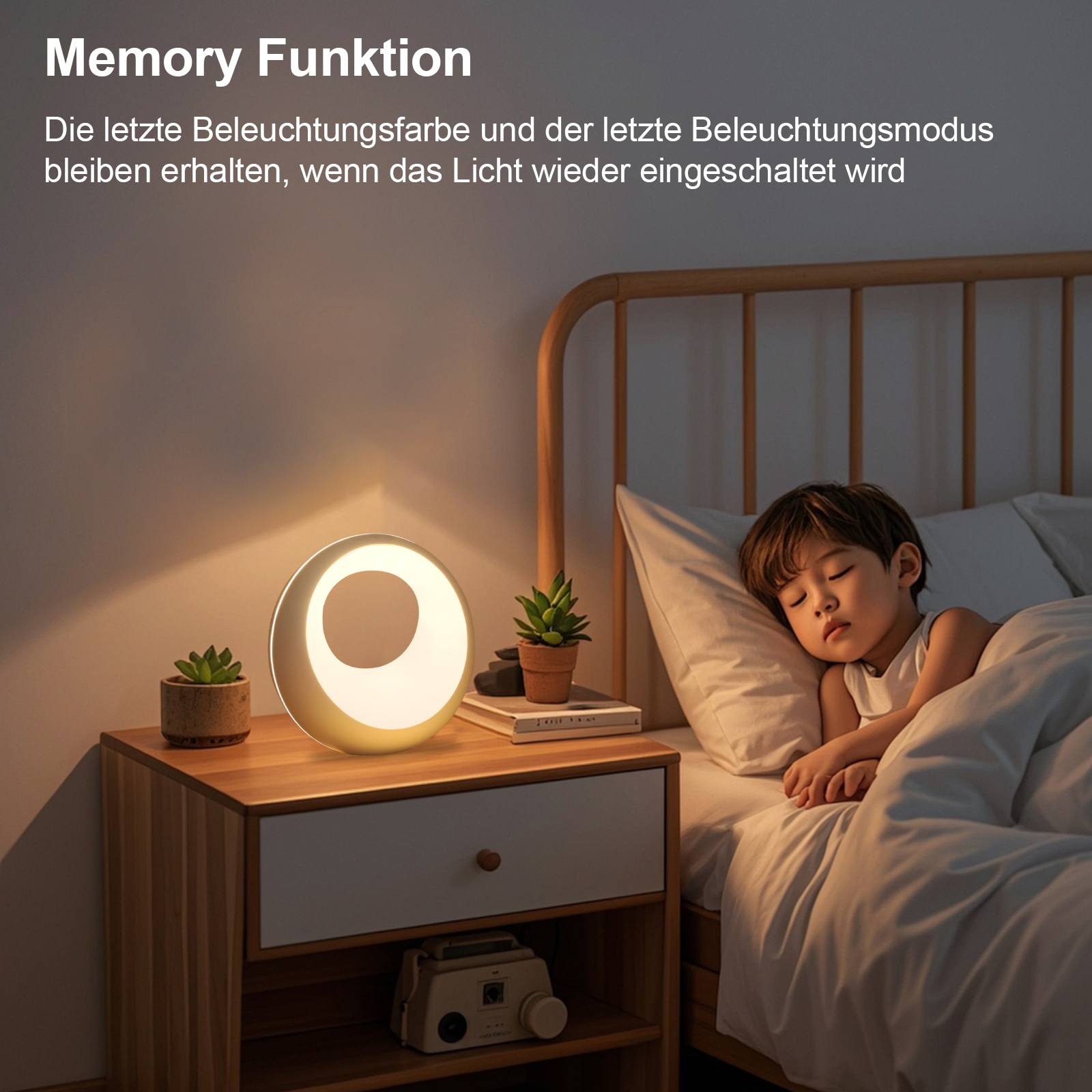 Nachttisch mit Lampe und Pflanzen. Kind schläft im Bett.