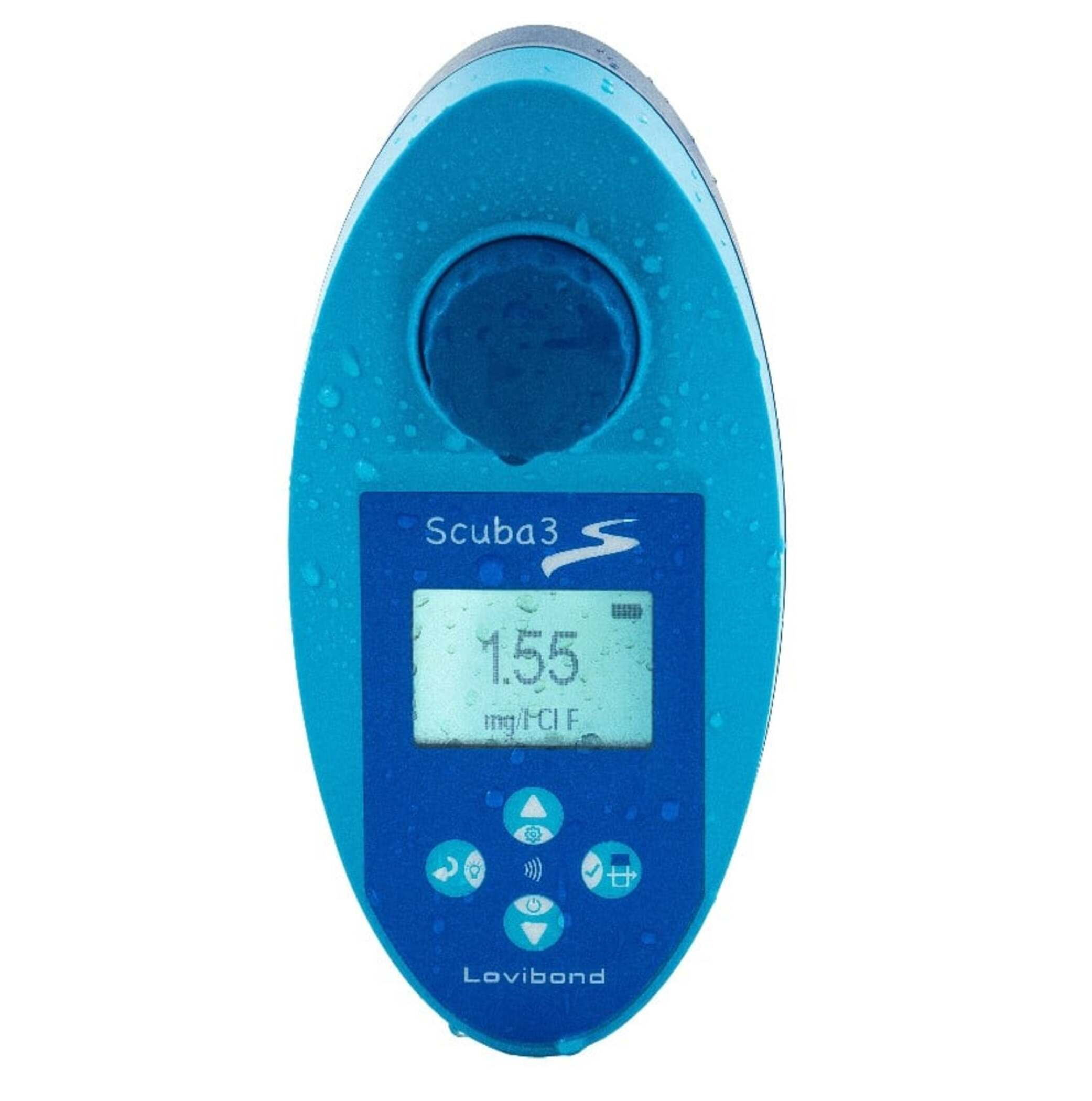 Probador de agua azul Scuba3 que muestra 1.55 mg/l Cl F. Tiene botones y el logo de Lovibond.