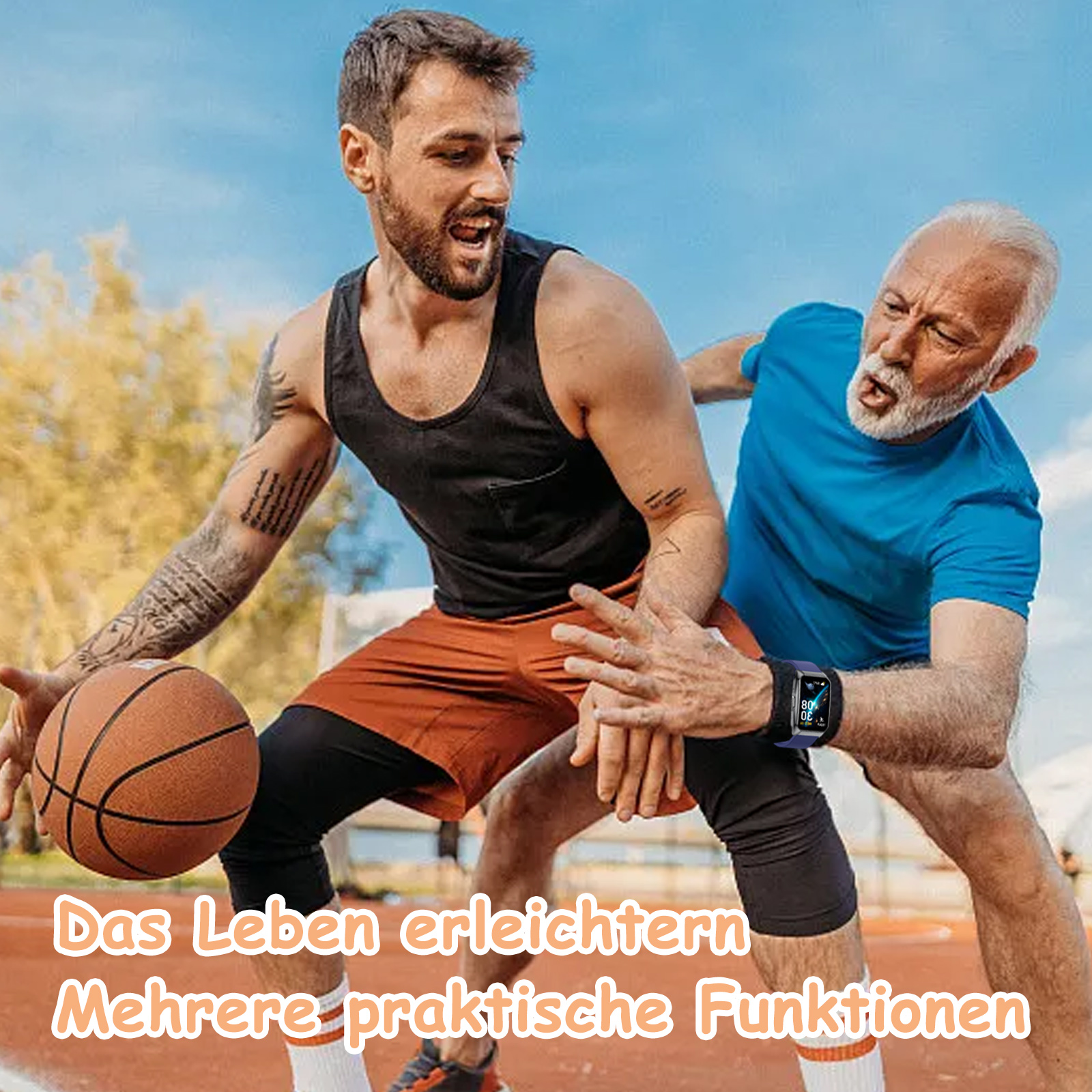 Zwei Männer spielen Basketball. Einer trägt eine Smartwatch. Die Szene spielt sich im Freien an einem sonnigen Tag ab.