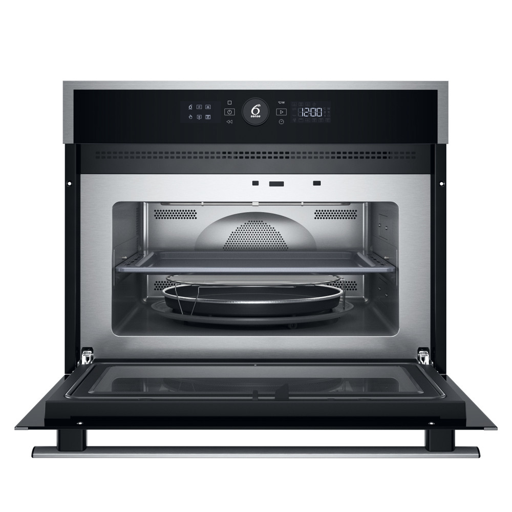 Horno microondas con puerta abierta. Muestra el interior con bandeja y comida. Diseño de acero inoxidable.