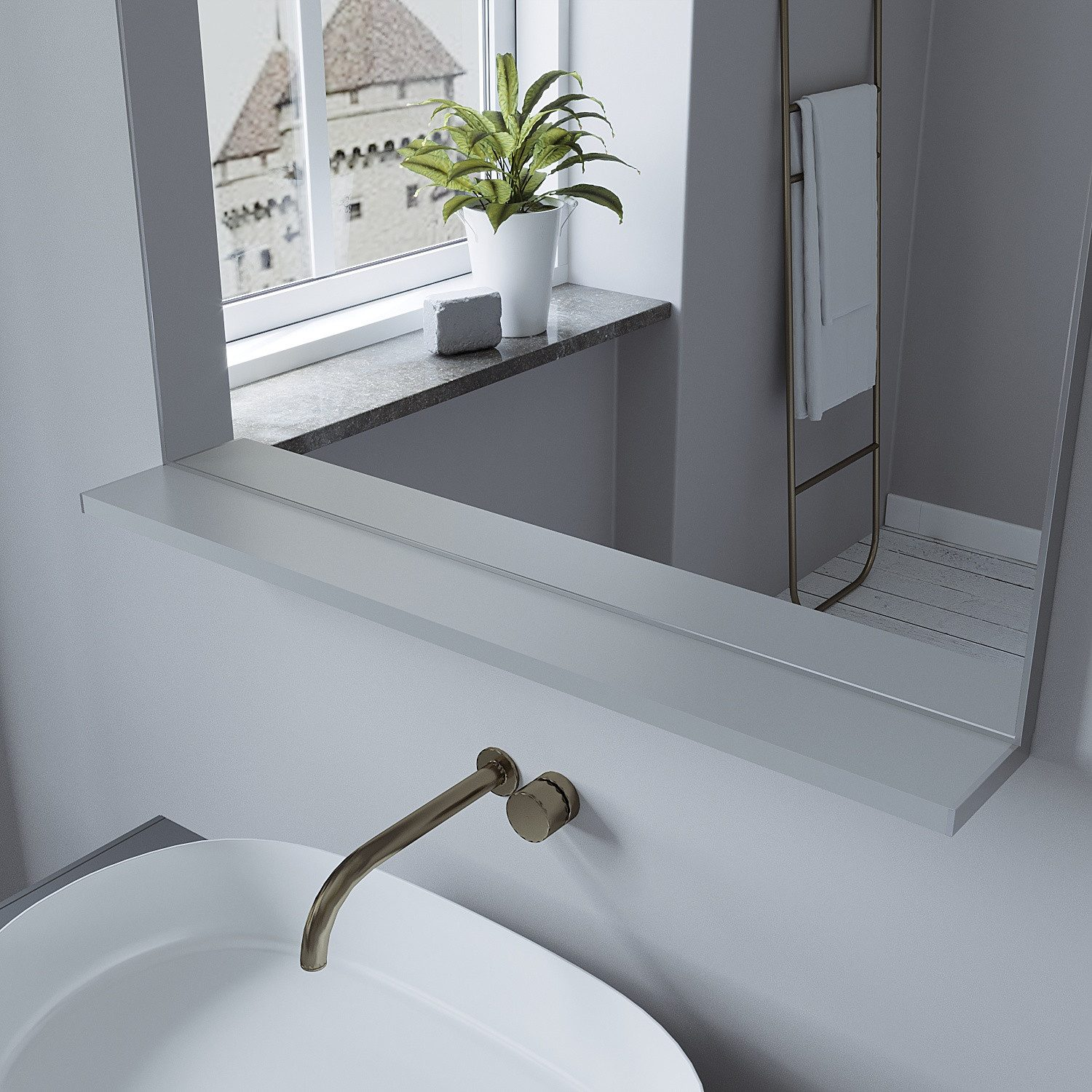 Badezimmer mit Spiegel, Waschbecken und Wasserhahn. Ein Fenster zeigt ein Gebäude.