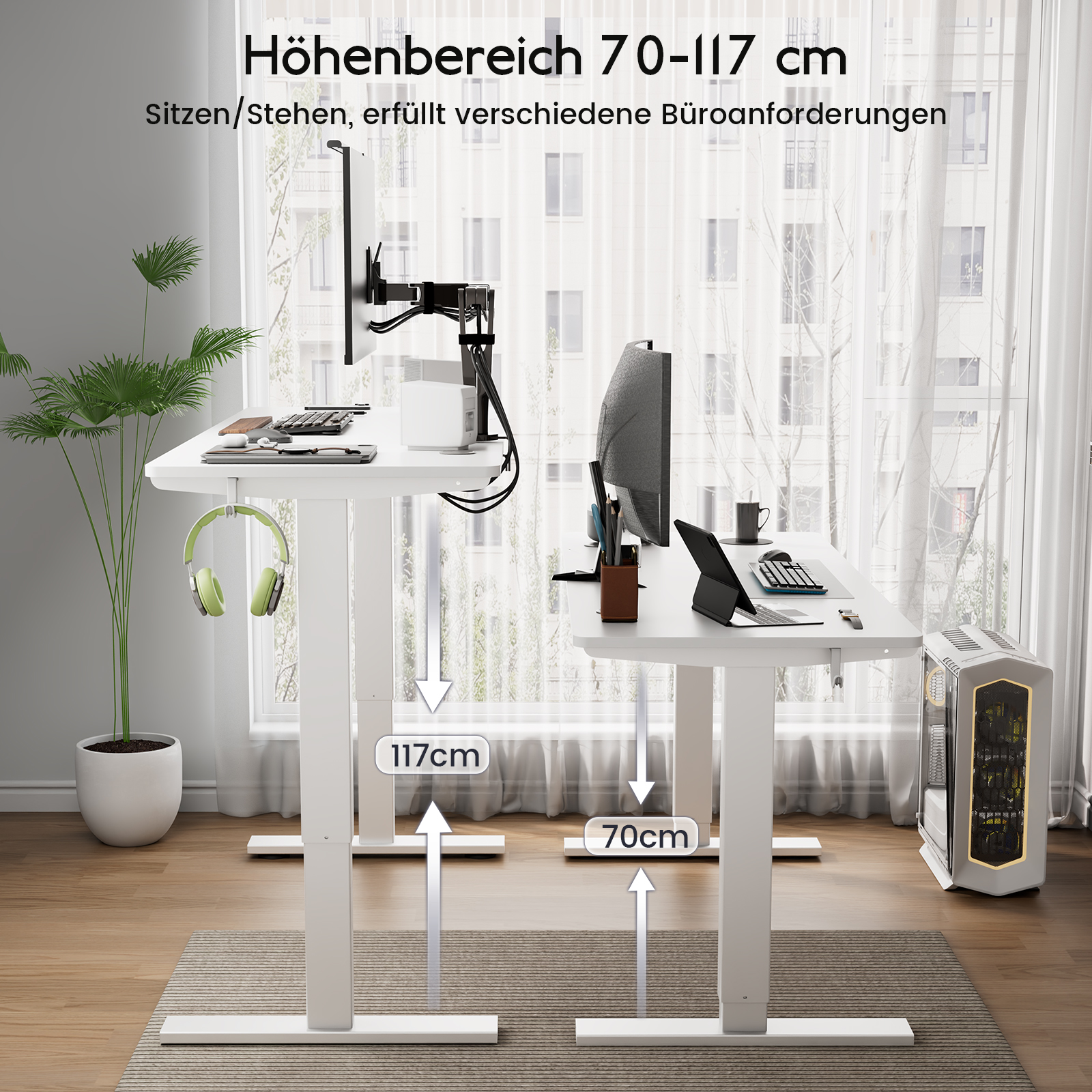 Zwei weiße Stehpulte mit Textüberlagerung. Der Höhenbereich ist 70-117cm. Auf einem steht ein Computer.