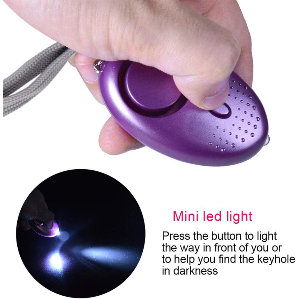 Eine Person hält eine lila Mini-LED-Leuchte. Ein Strahl leuchtet aus der Leuchte.