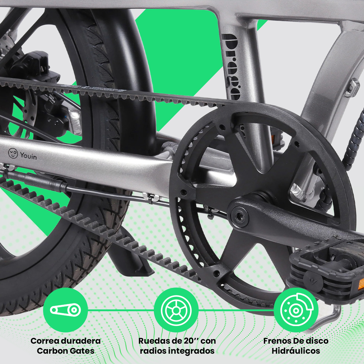 Primer plano de la transmisión de una bicicleta eléctrica, mostrando correas de carbono, ruedas y frenos de disco hidráulicos.