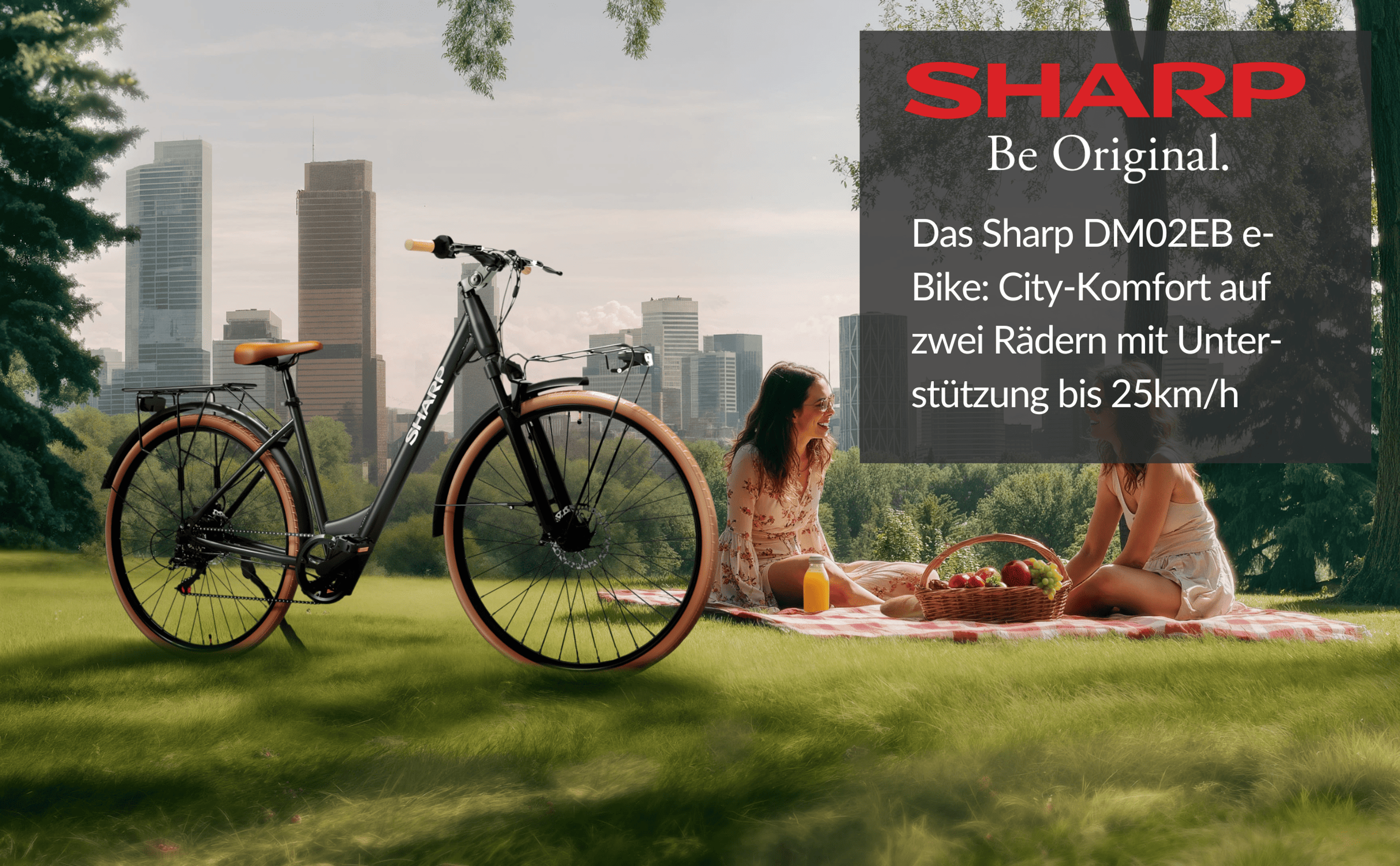 Sharp E-Bike im Park mit Menschen. Text: Be Original. Das Sharp DM02EB E-Bike: City-Komfort.