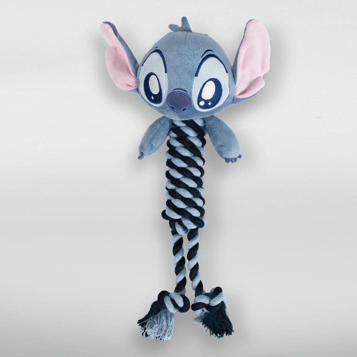 Stitch Hunde Spielzeug mit Seil. Stitchs Gesicht blau mit rosa Ohren. Seil schwarz-weiß.