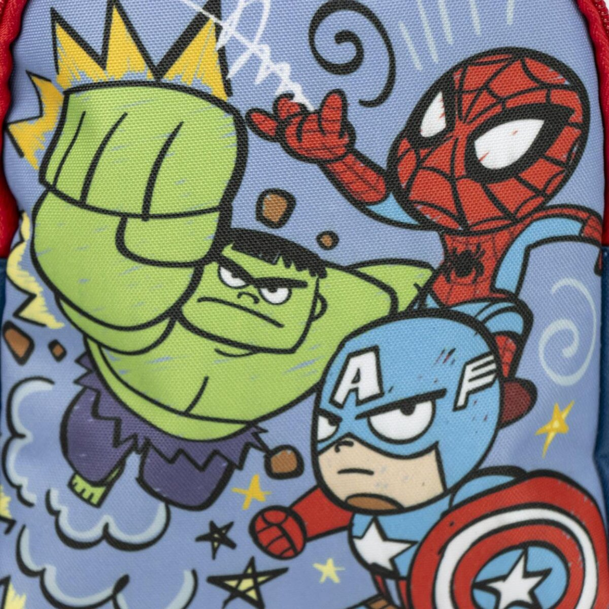 Superhelden-Rucksack mit Hulk, Spider-Man und Captain America. Blauer Hintergrund.