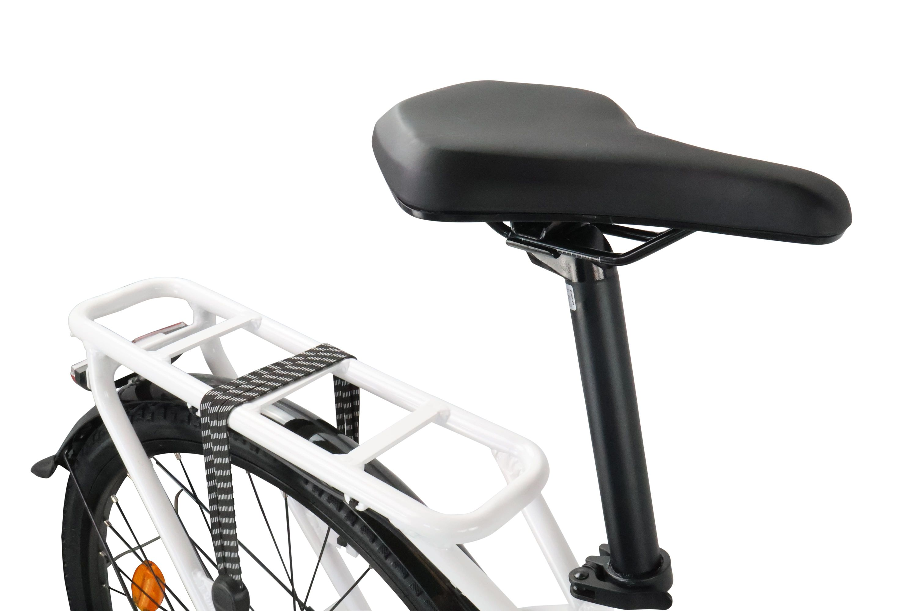Fahrradteil, weißer Gepäckträger und Sitz, schwarzer Reifen, weißer Hintergrund.