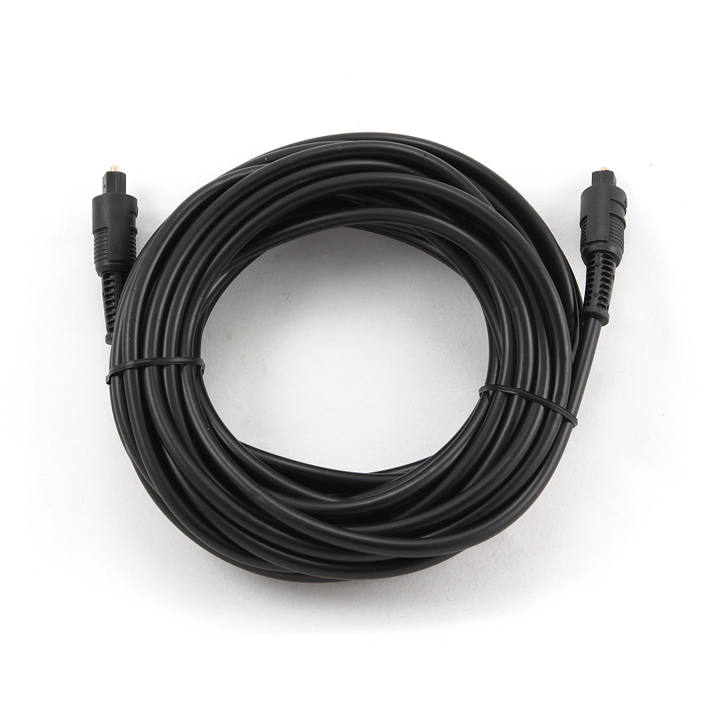 Schwarzes, aufgerolltes Kabel mit Steckern an beiden Enden. Weißer Hintergrund.