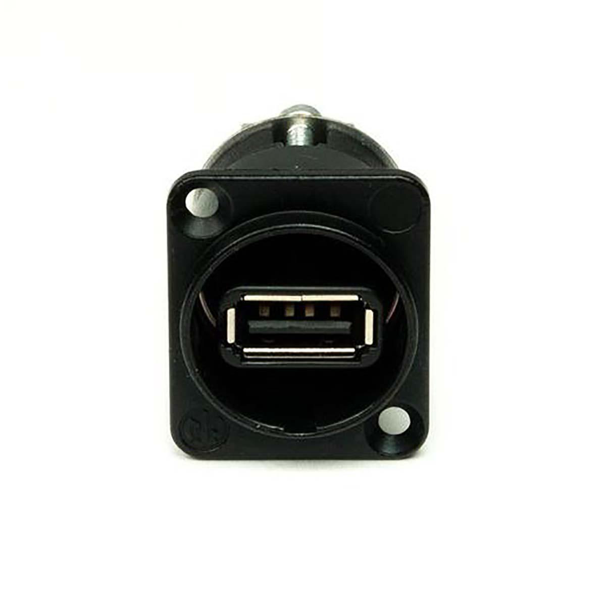 Una porta USB nera per il montaggio con una cornice di montaggio quadrata.