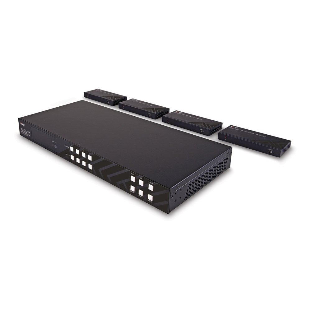 Dispositivo de red negro con cuatro dispositivos negros. Todos sobre un fondo blanco.