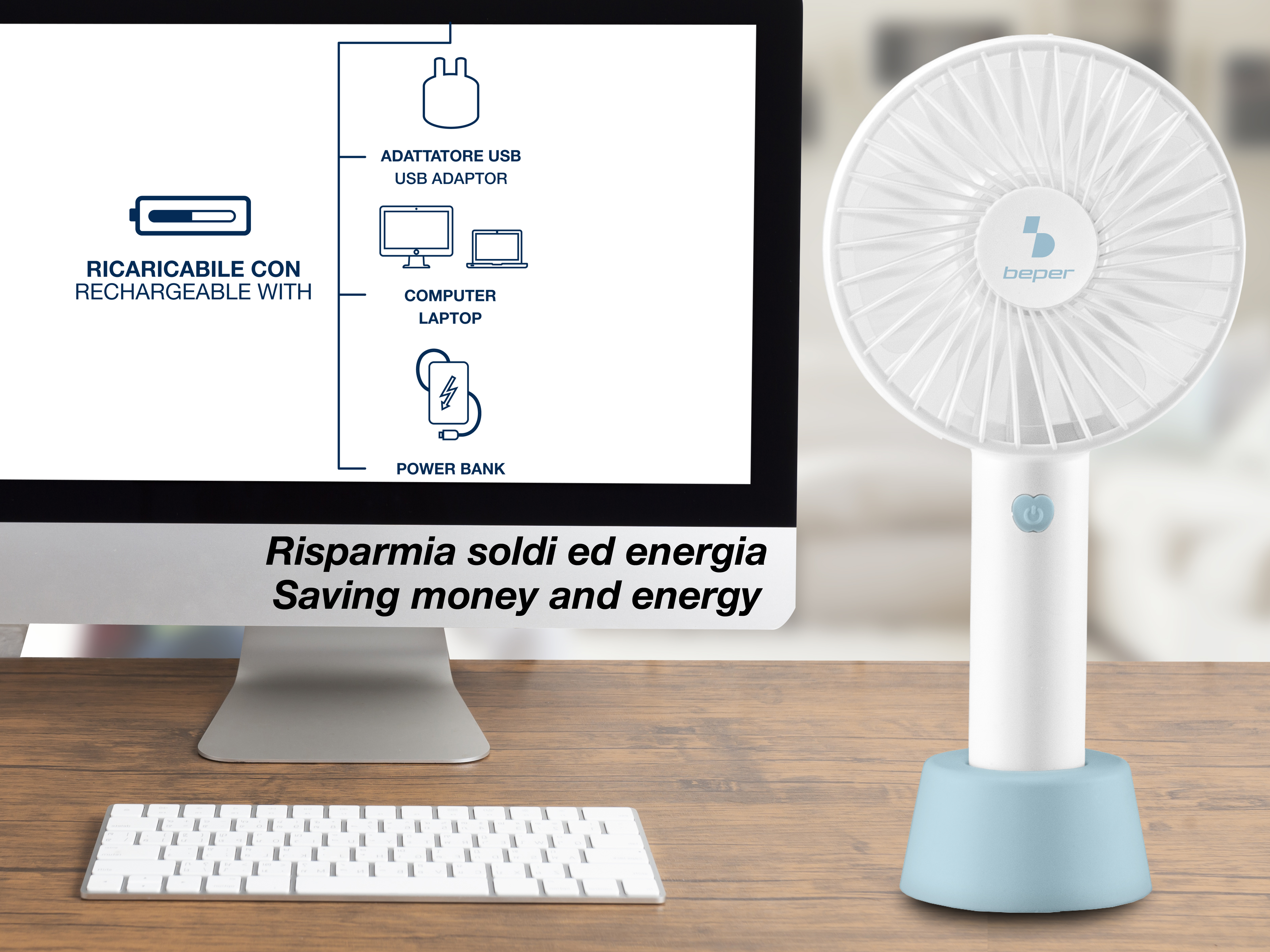 Un ventilatore da scrivania bianco con base blu, un monitor e una tastiera.