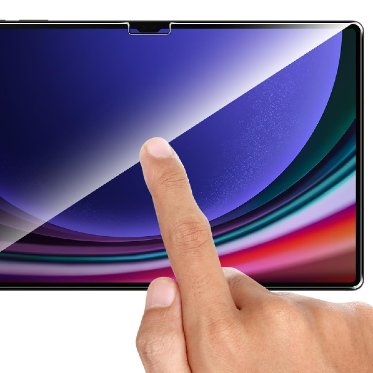 Una mano tocando un protector de pantalla en una tableta, con un fondo abstracto colorido visible.