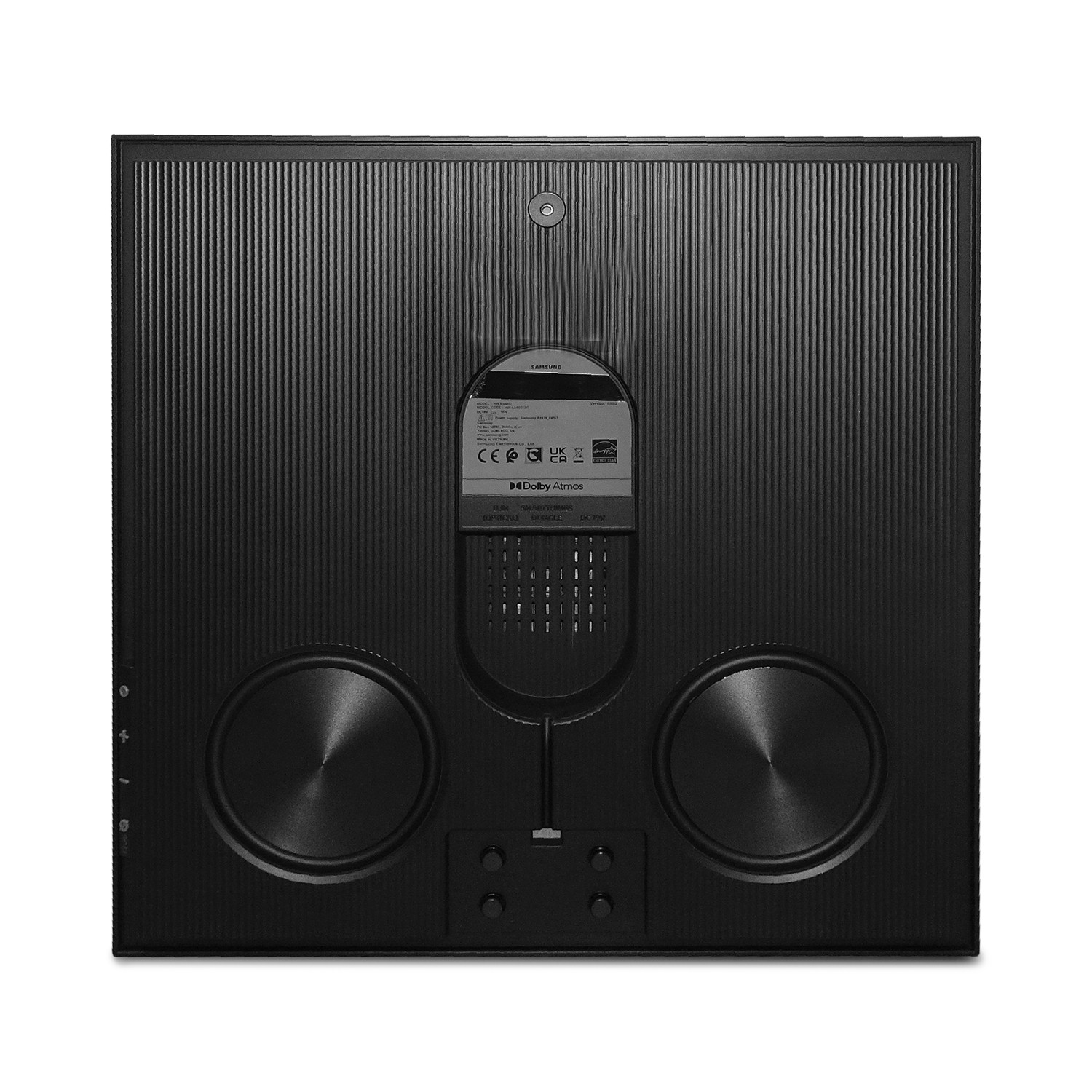 Rückseite einer schwarzen Soundbar mit verschiedenen Anschlüssen, Knöpfen und Etiketten. Dolby Atmos Logo sichtbar.