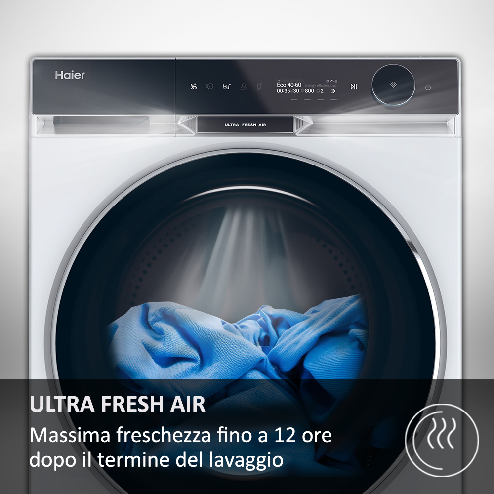 Una lavatrice Haier con un panno blu all'interno, con un testo "Ultra Fresh Air" e un'icona di freschezza.