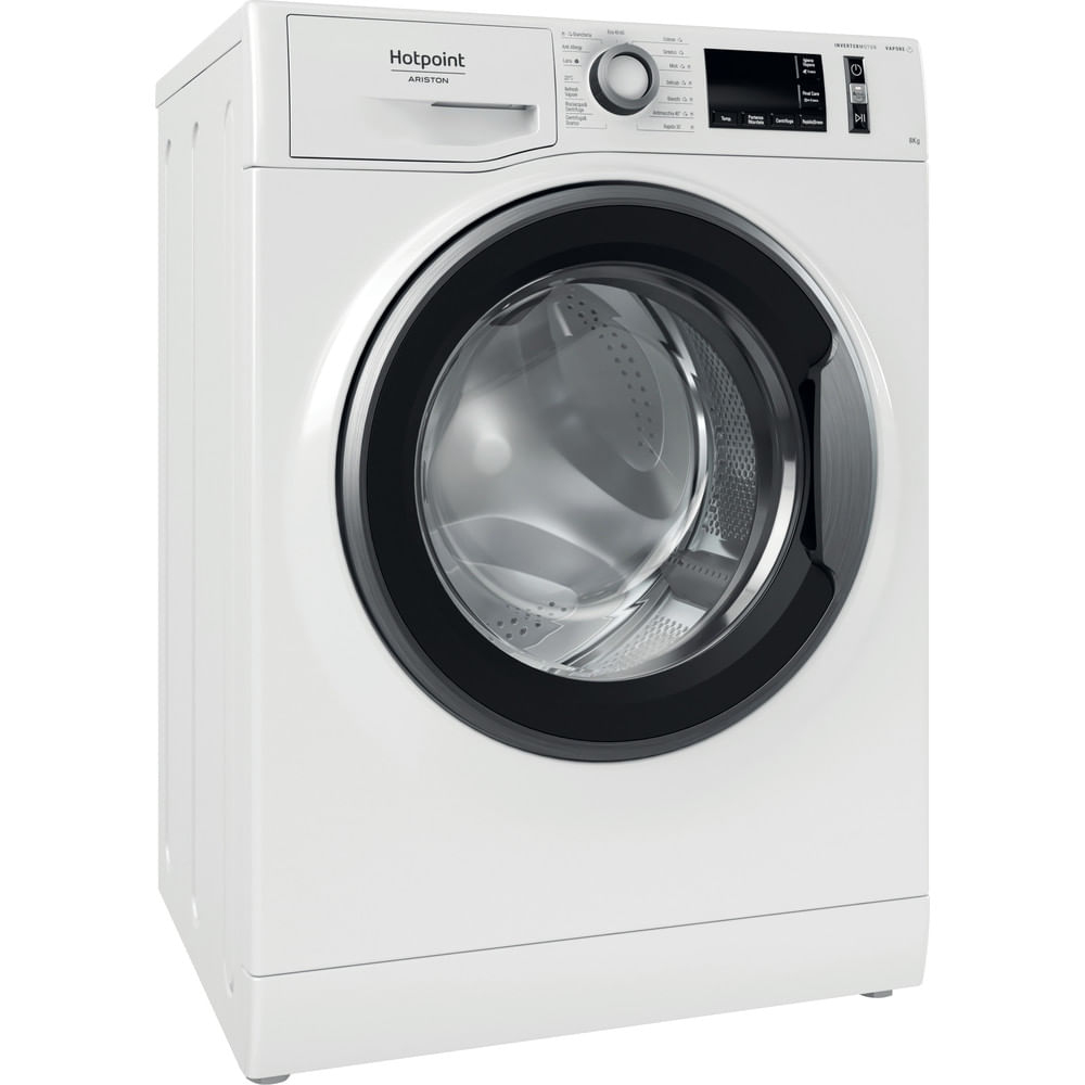 Lavatrice Hotpoint bianca. La porta è chiusa e la macchina è su una superficie bianca. Vista angolata.