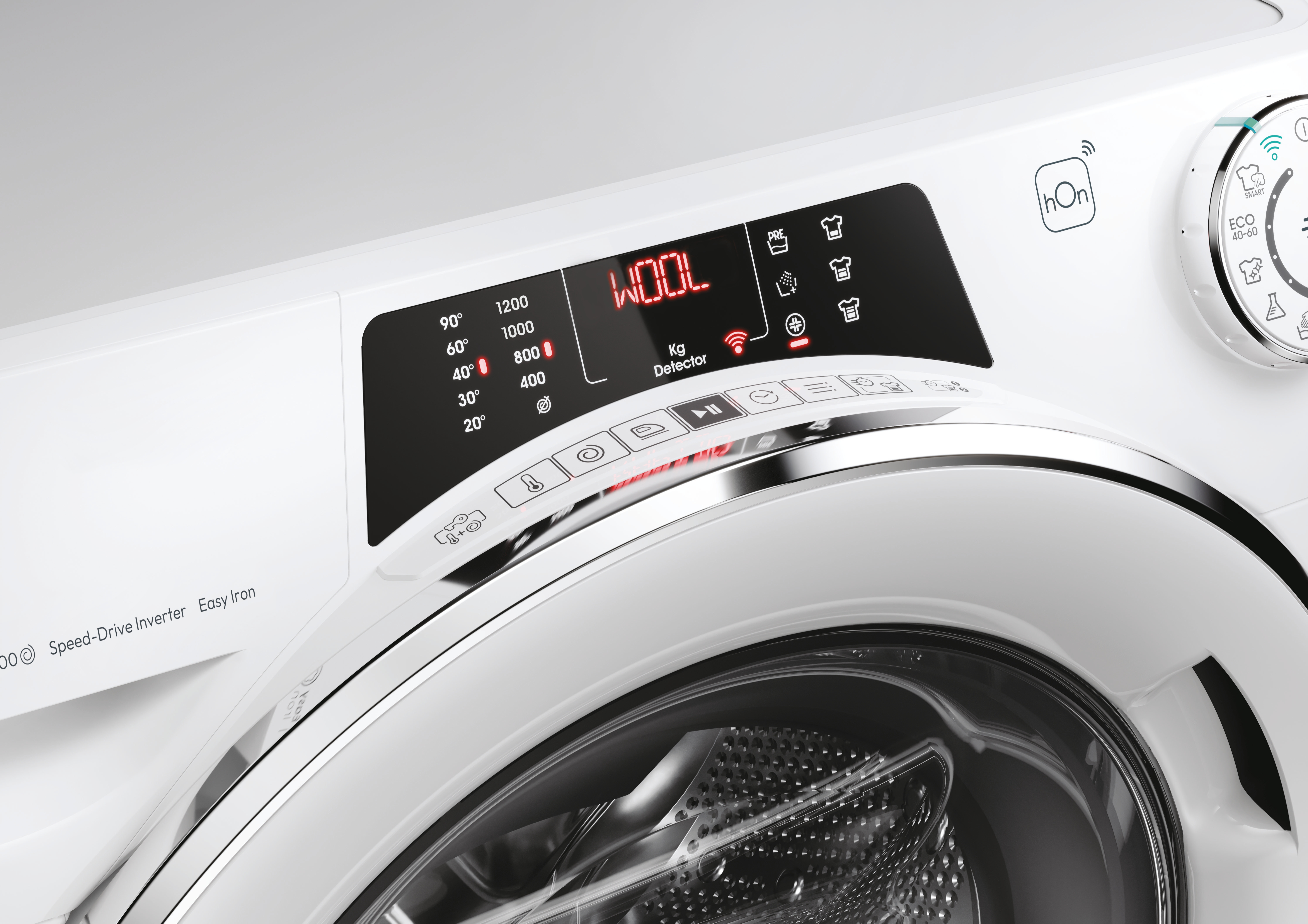 Lavatrice bianca con display digitale che mostra 'WOOL'.