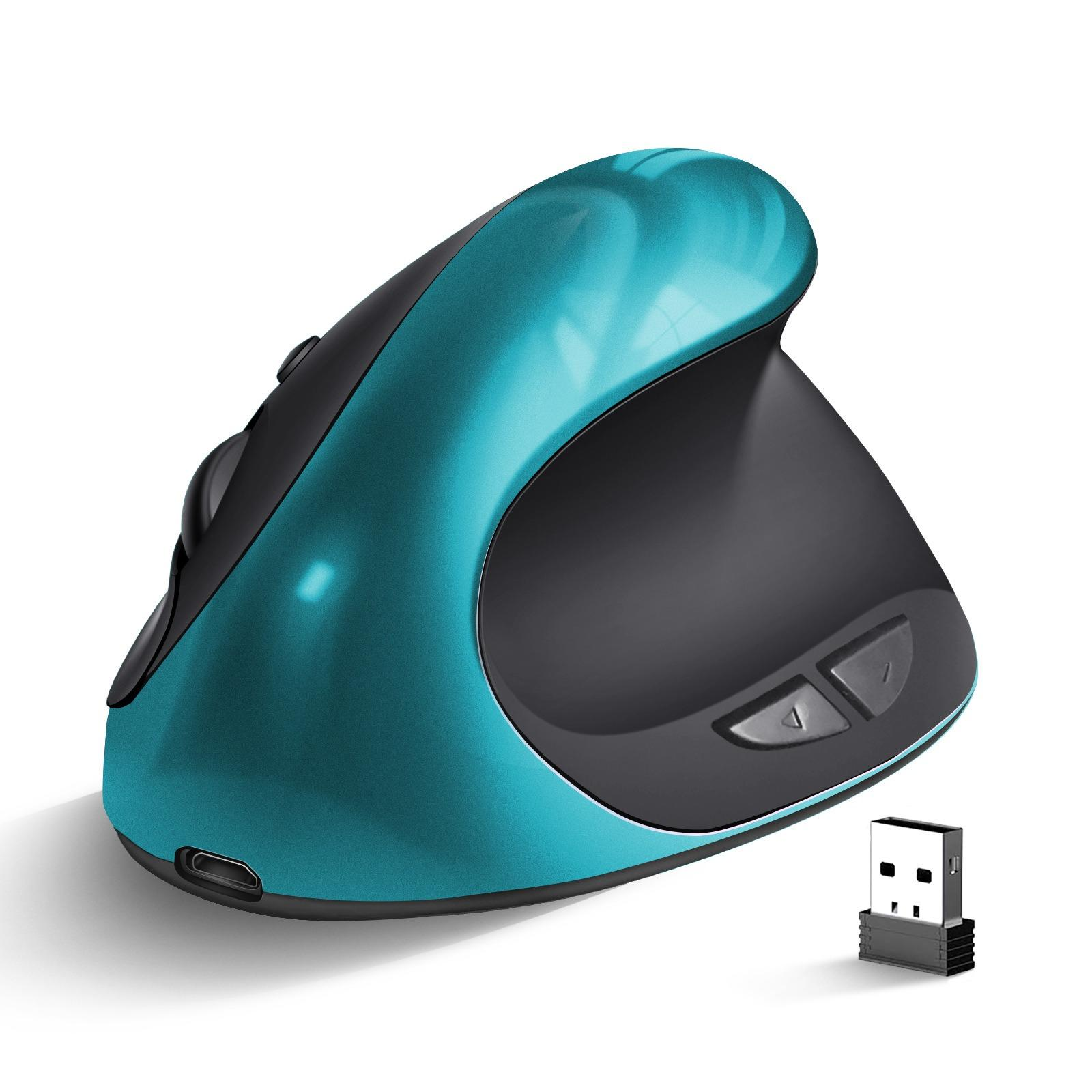 Blau-schwarze ergonomische Maus mit USB-Empfänger. Sie hat ein schlankes Design.